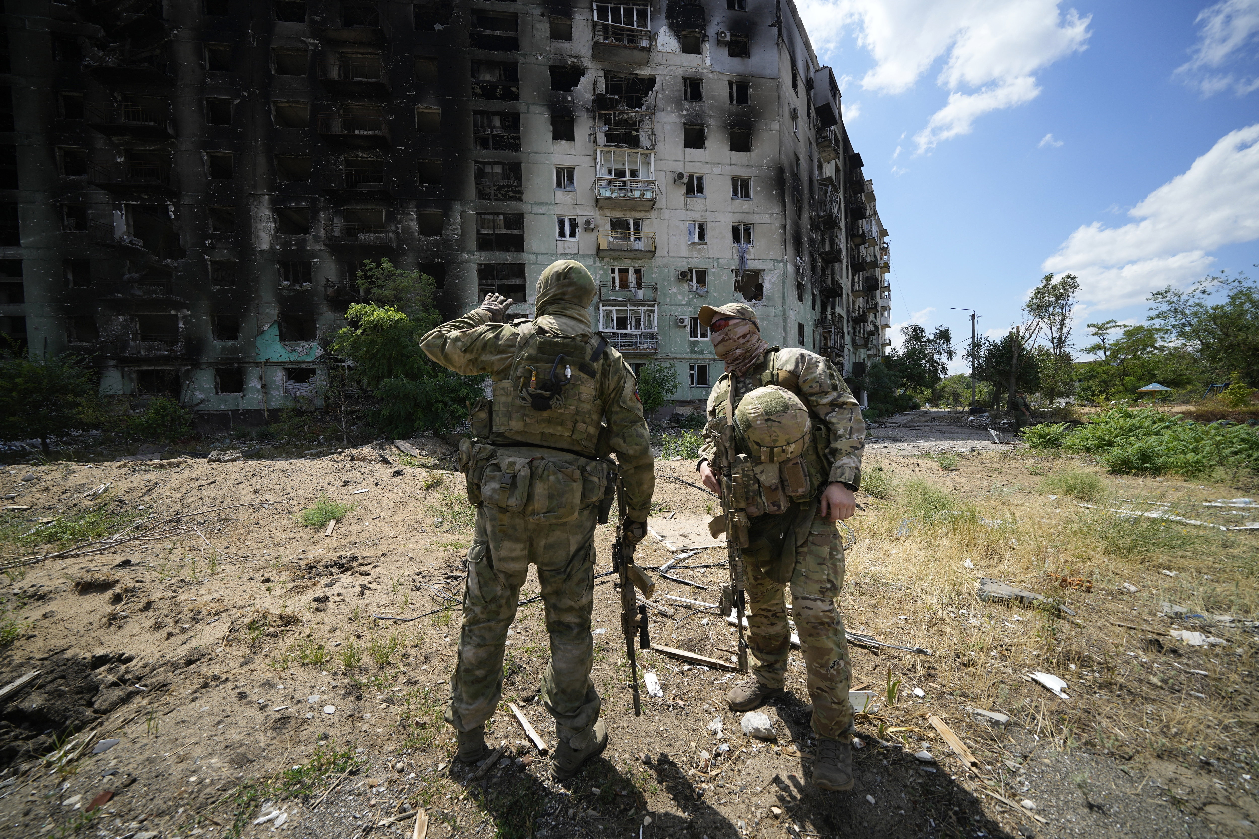 Des soldats ukrainiens de la Légion étrangère arrêtés sur leur route vers  l'Ukraine