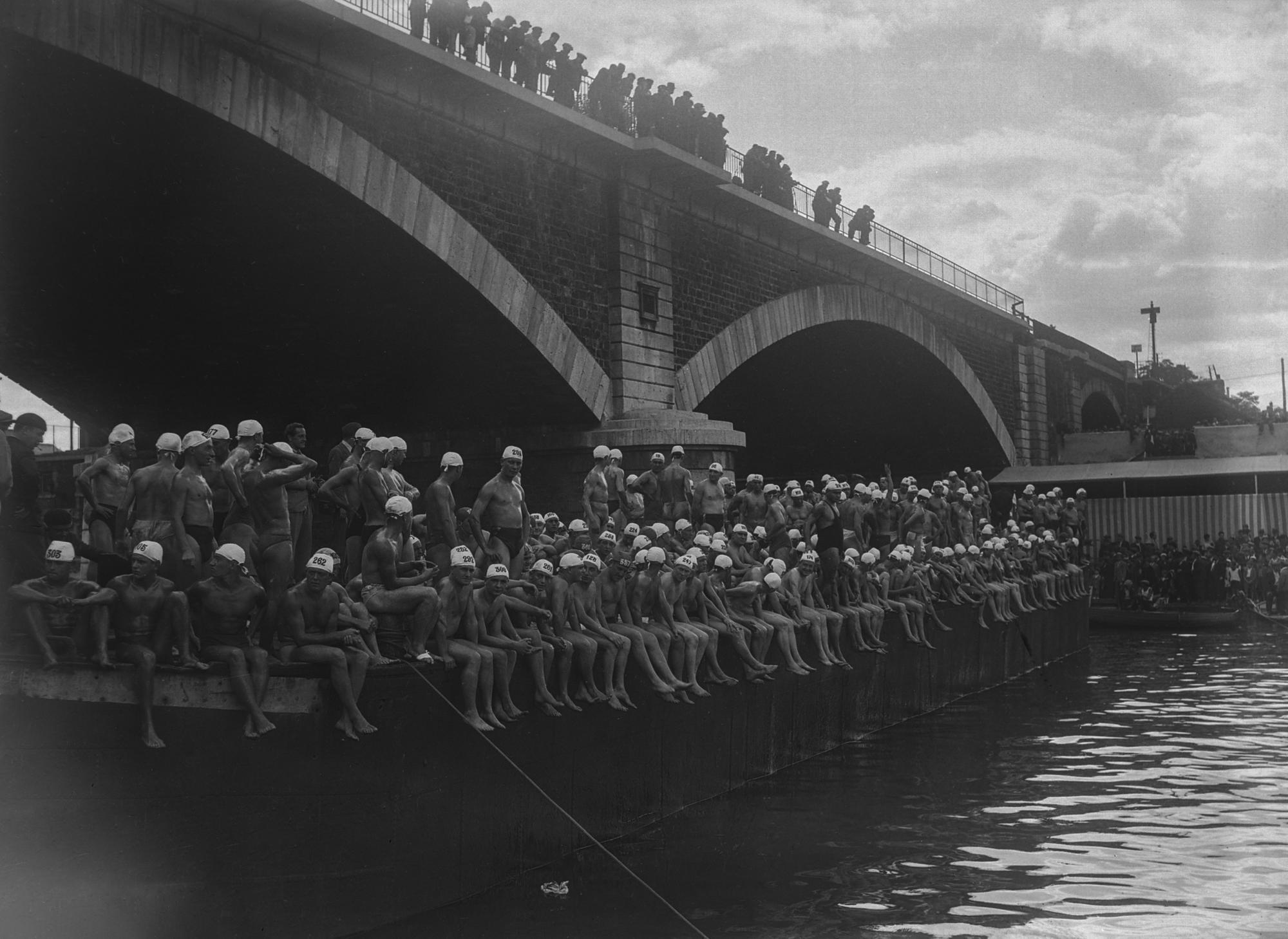 Nager Dans La Seine Un Serpent De Mer Liberation