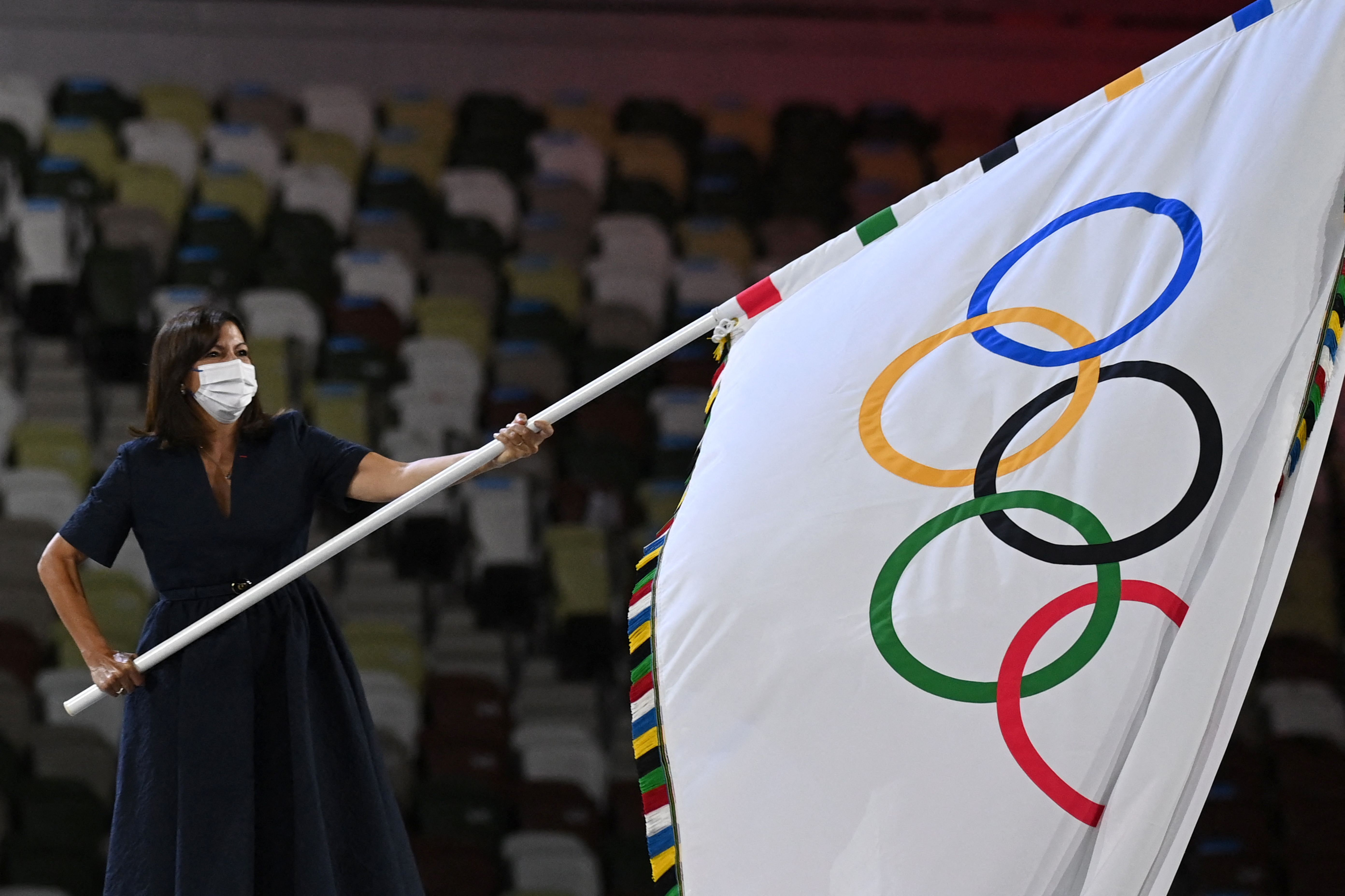 JO. Anne Hidalgo veut faire « un tour de France » avec le drapeau olympique