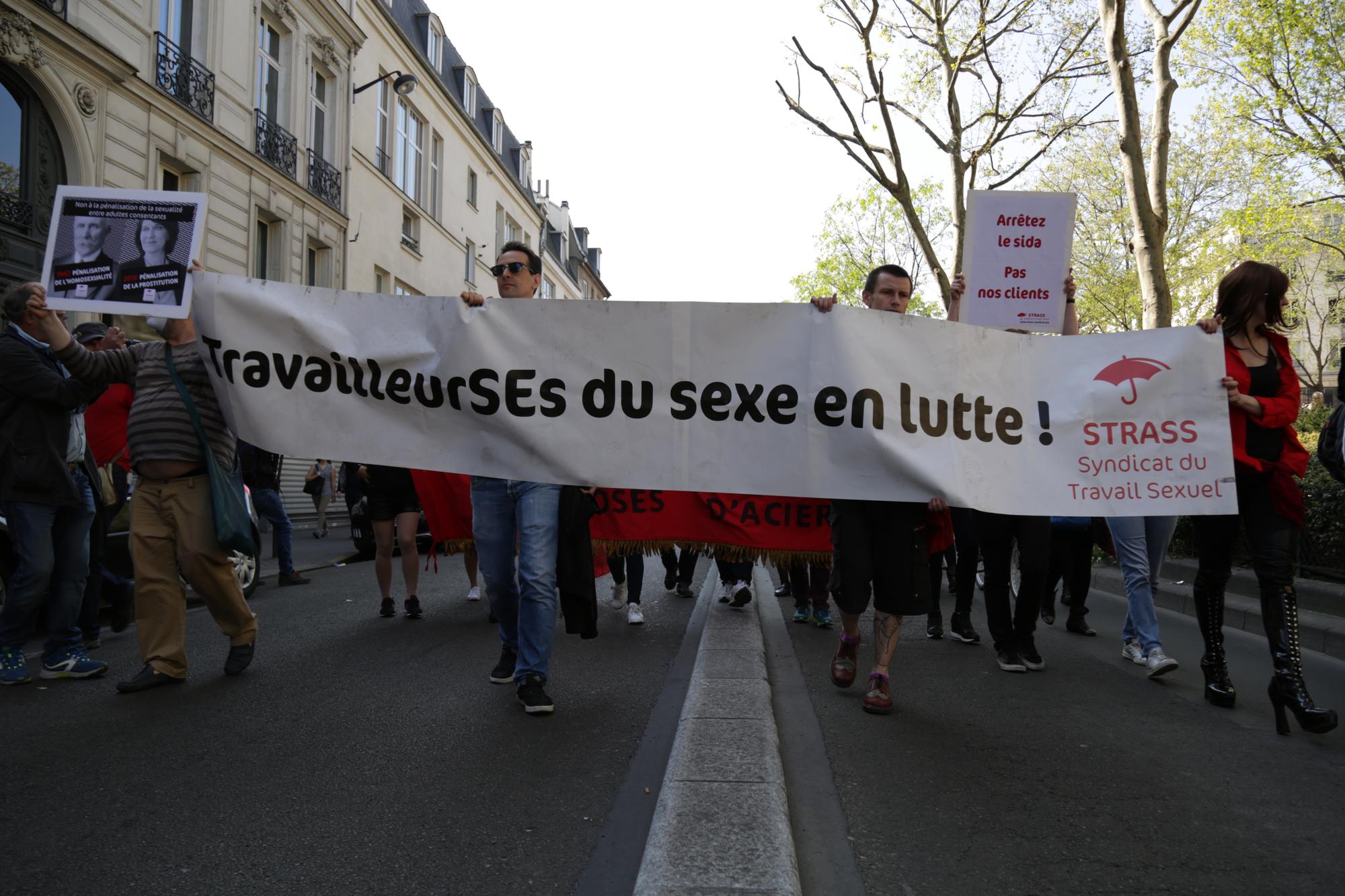 Prostitution : un «parcours de sortie» sans issue – Libération