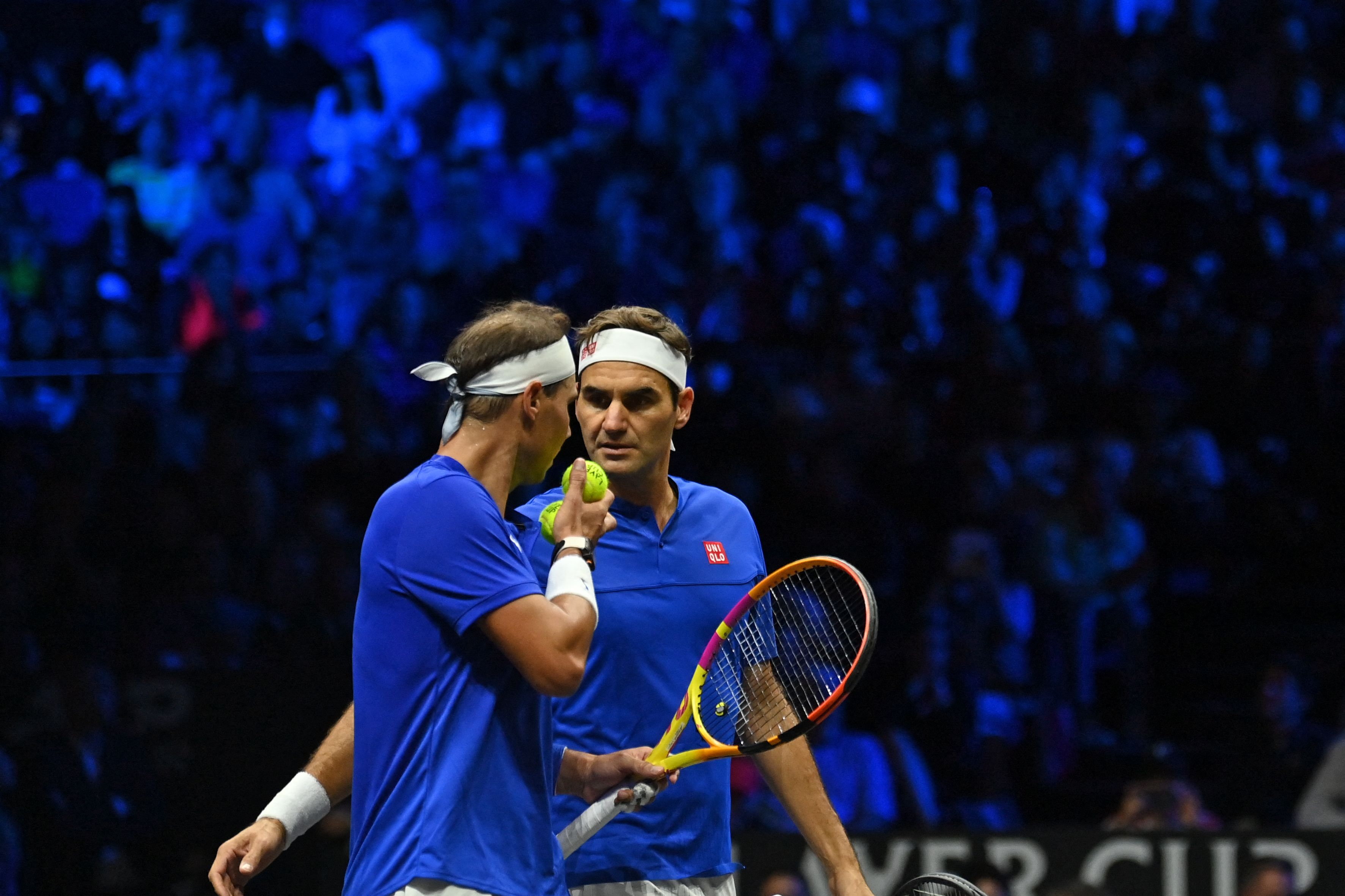Le Plus Grand Joueur De Tennis Ce soir, c'était que de la joie»: un Roger Federer ému aux larmes fait ses  adieux au tennis – Libération