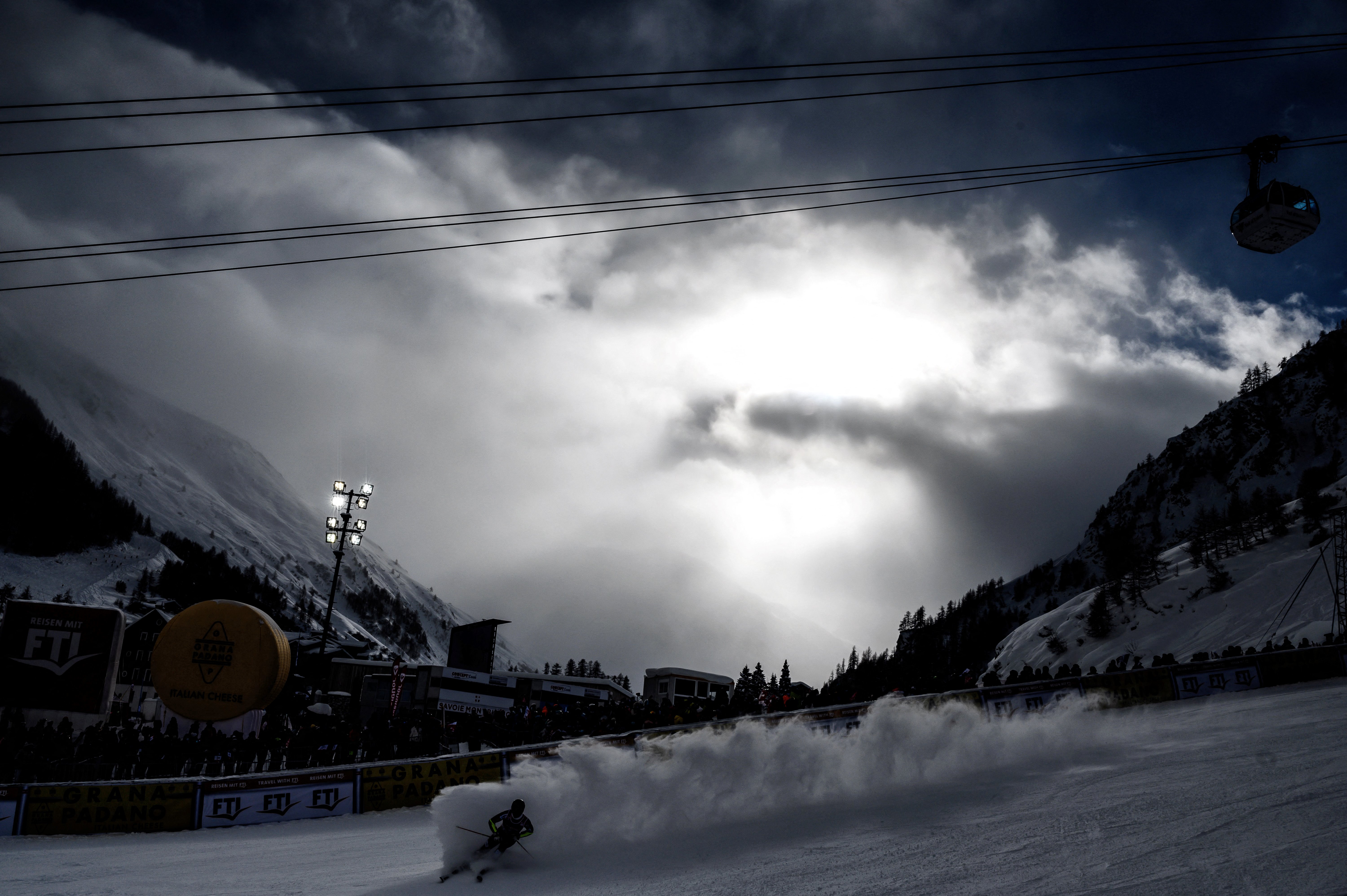 Quand la station huppée de Courchevel paie sa stratégie haut de gamme -  Challenges