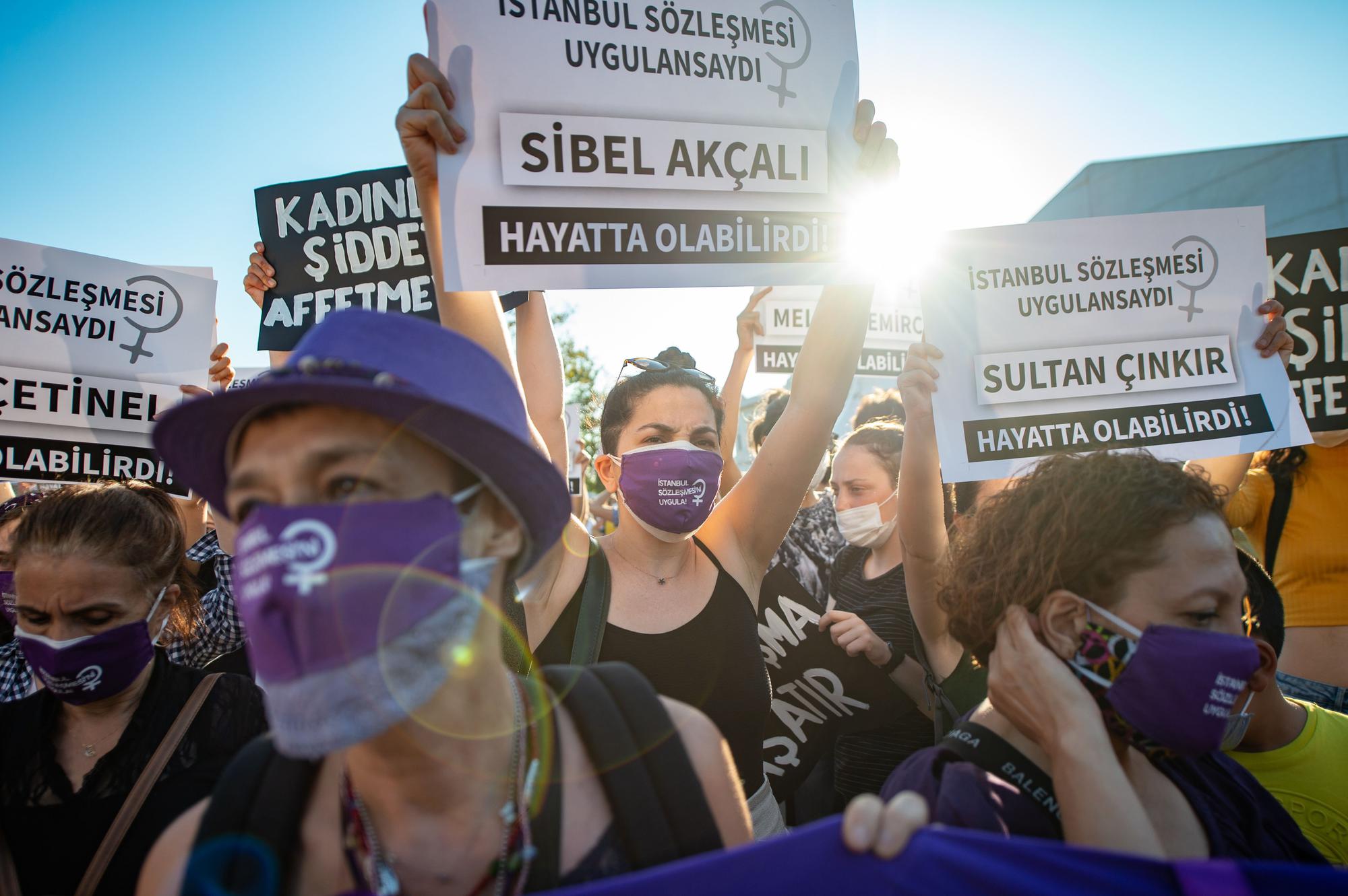 En Turquie, les femmes font corps pour défendre la convention d'Istanbul –  Libération