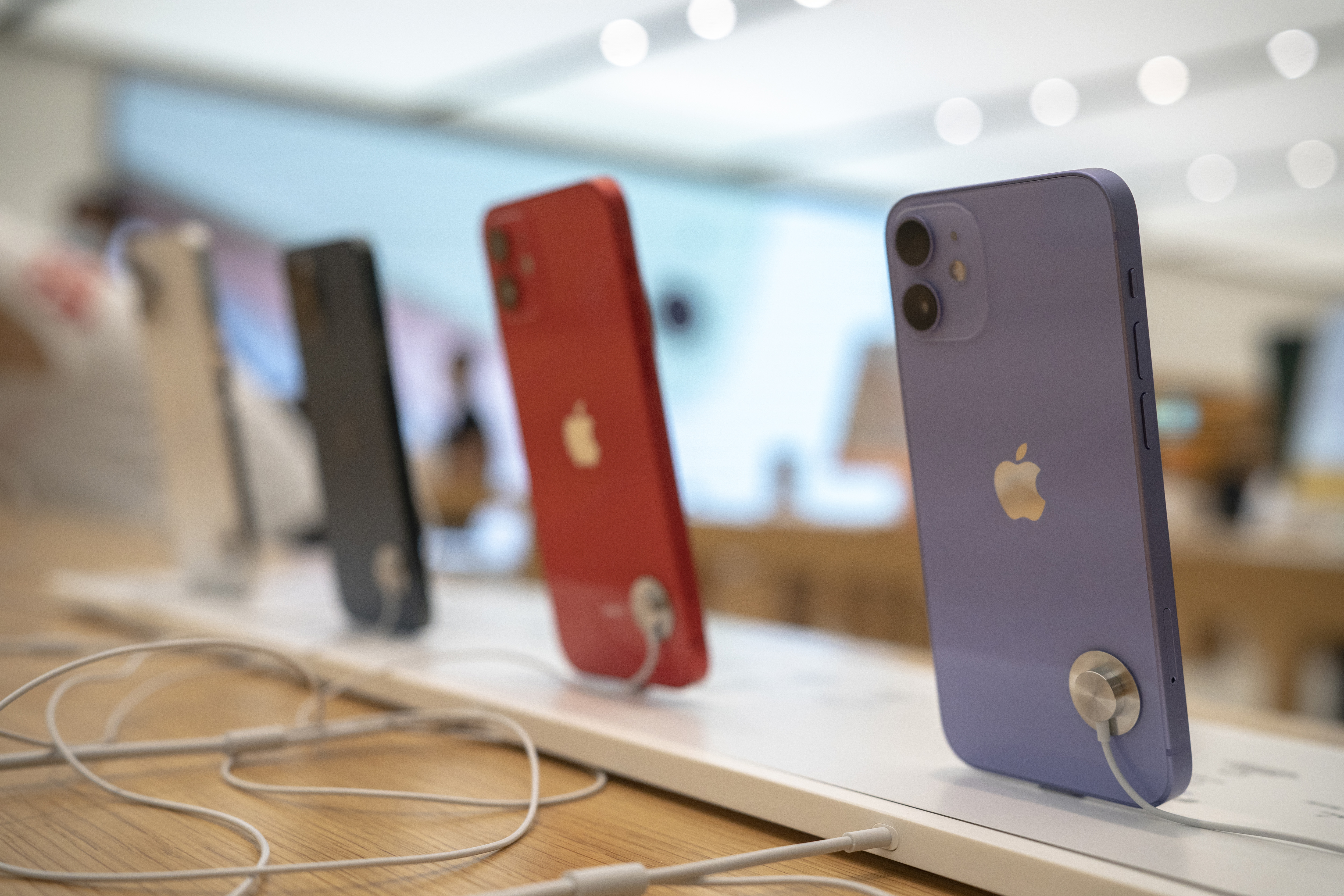 IPhone 15 : le chargeur universel dans toutes les bouches avant la  présentation d'Apple – Libération