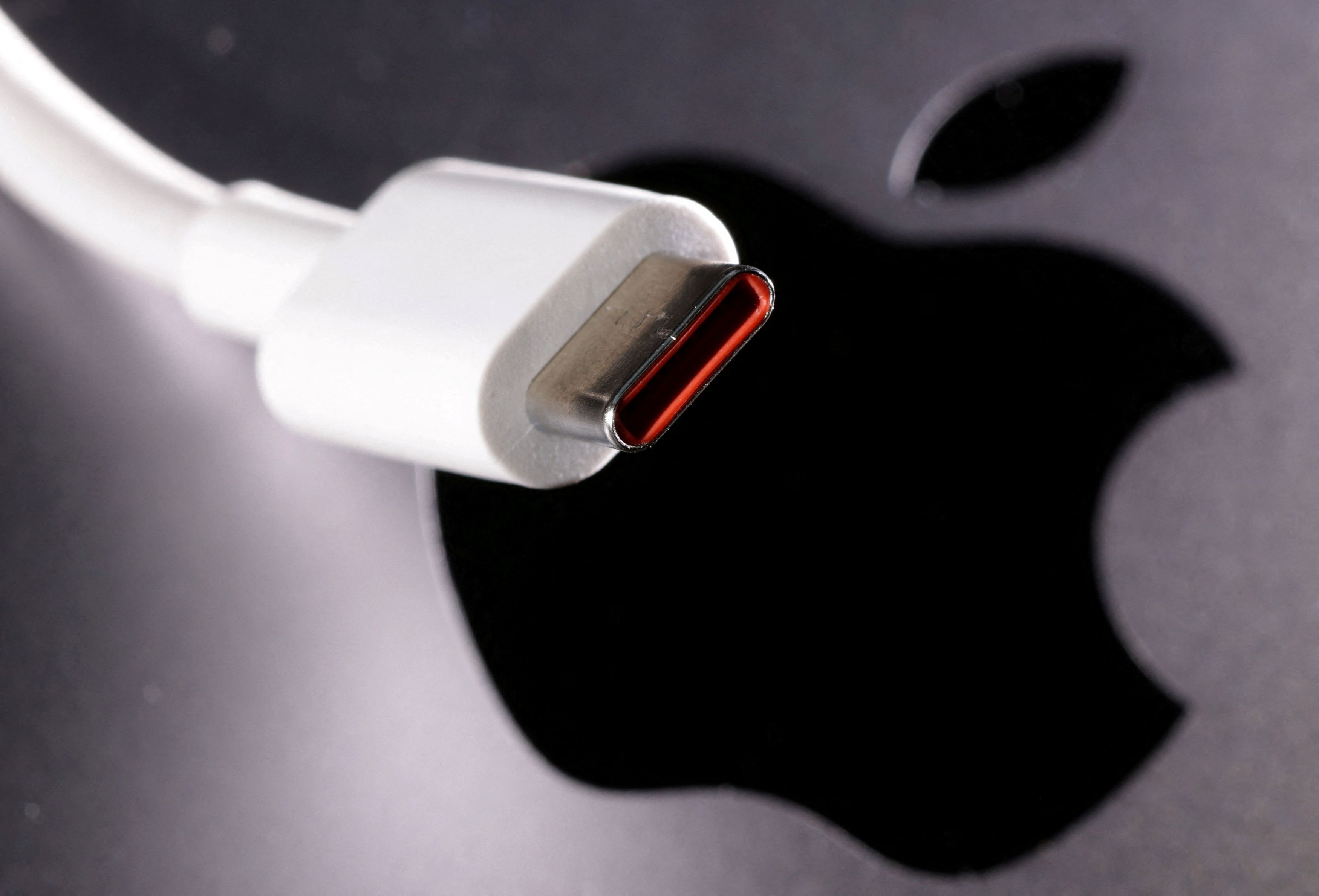 Comment choisir un chargeur pour votre Apple iPhone 15 ? - Coolblue - tout  pour un sourire
