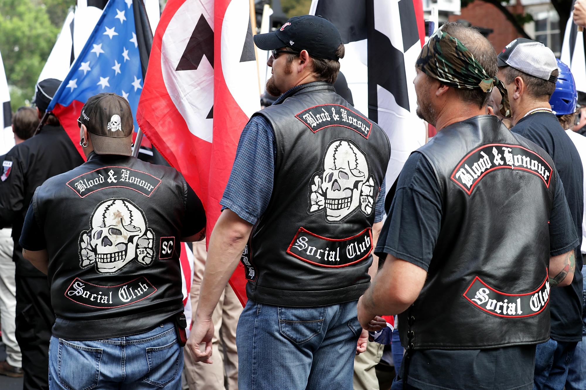 Depuis Charlottesville, des drapeaux nazis s'affichent sans complexe sur  des maisons américaines