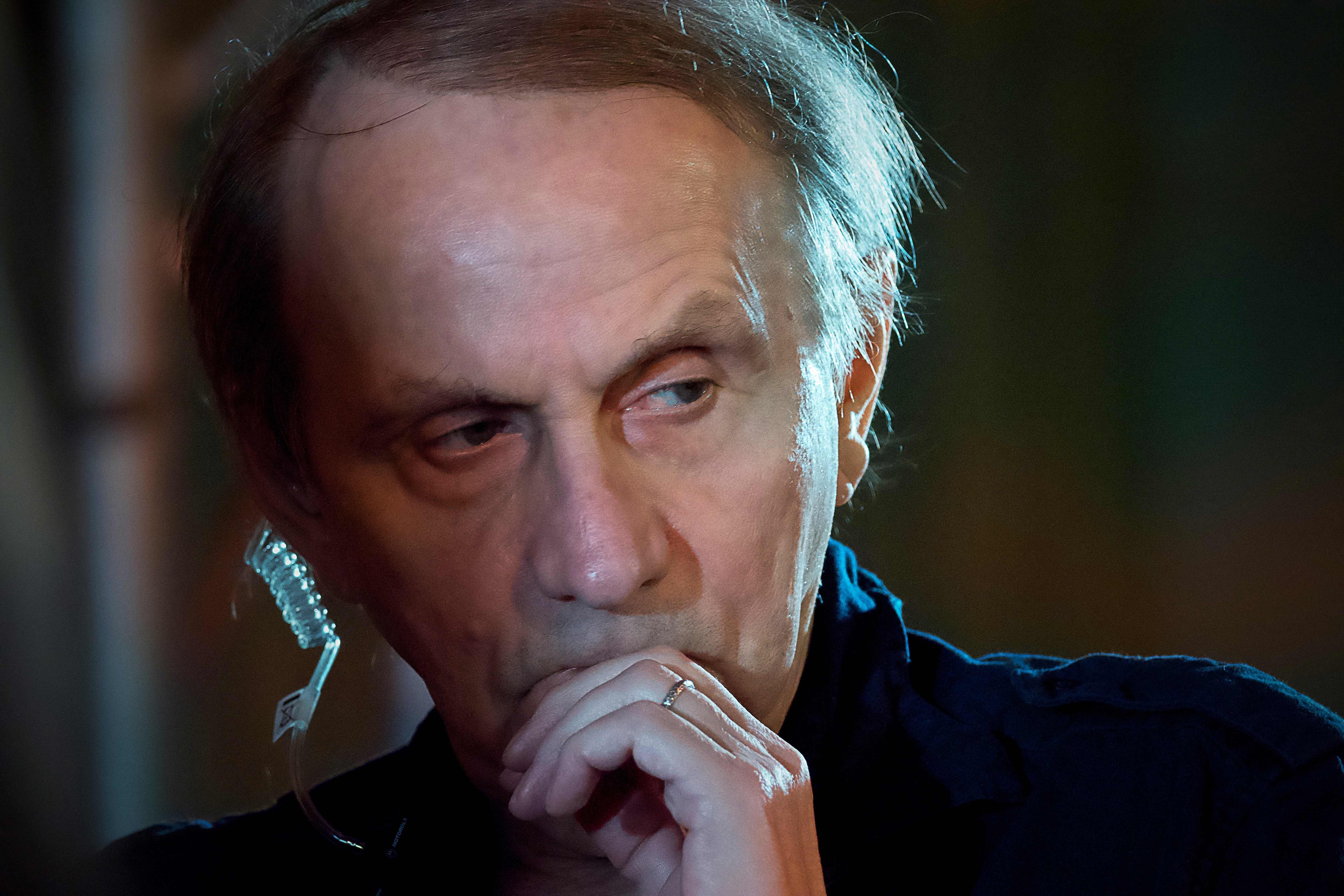 Michel Houellebecq souhaite faire interdire le film néerlandais «porno» le  mettant en scène – Libération