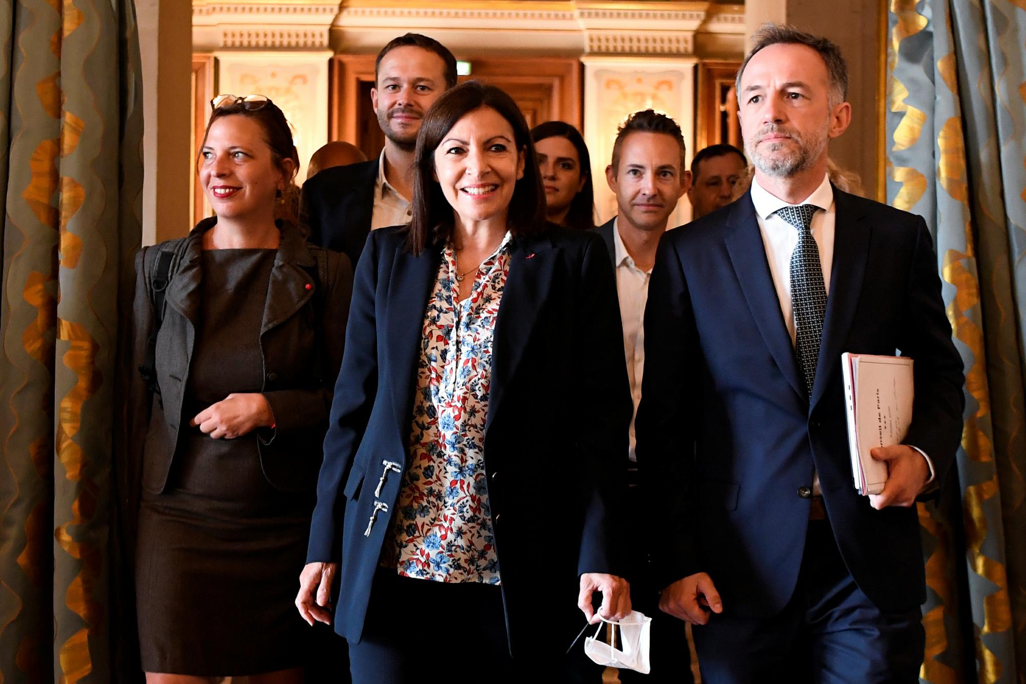 Combien Touchent Les Elus Et Les Adjoints A La Mairie De Paris Liberation