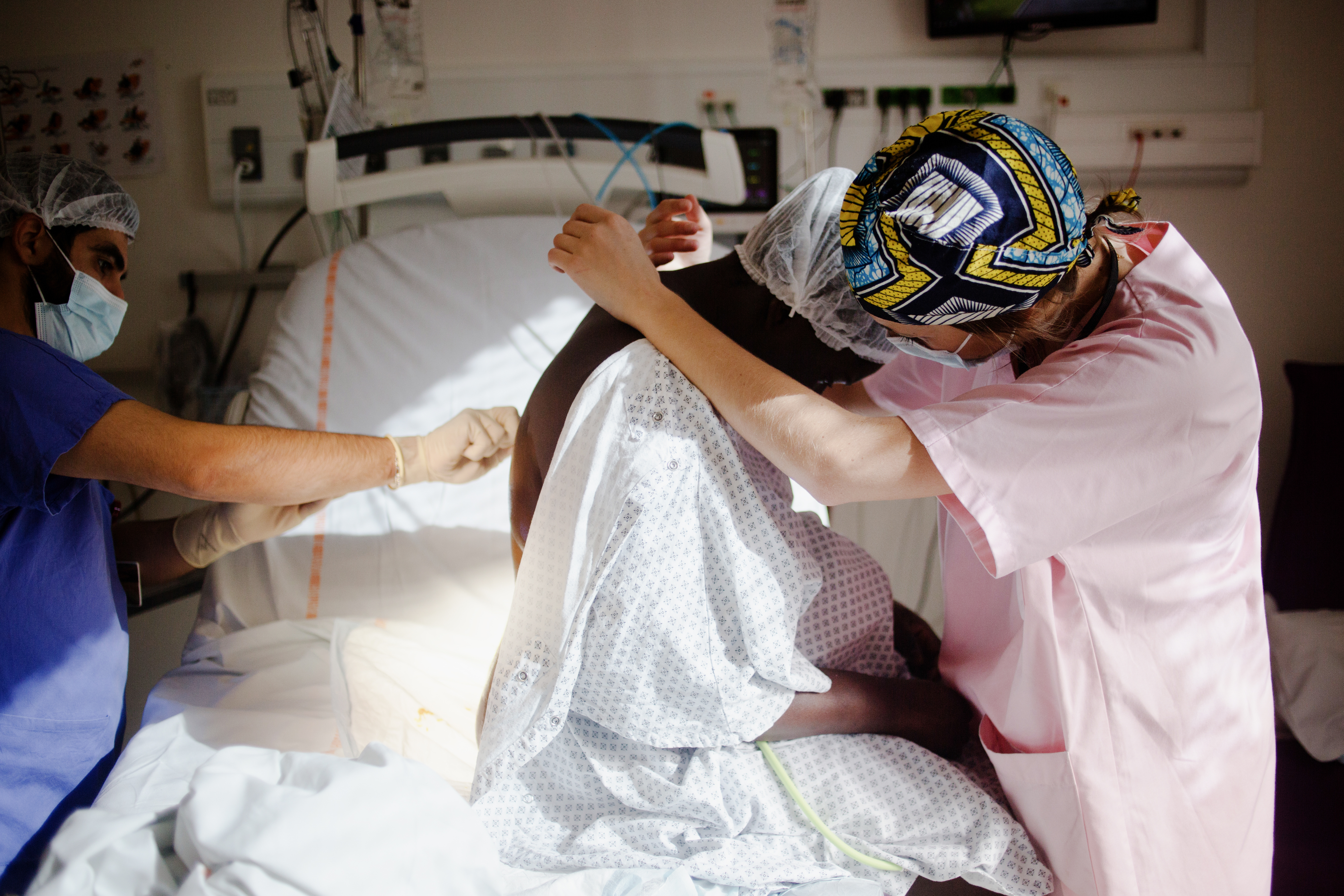Hôpital de Rochefort : les sages-femmes refusent une nouvelle fermeture de  la maternité