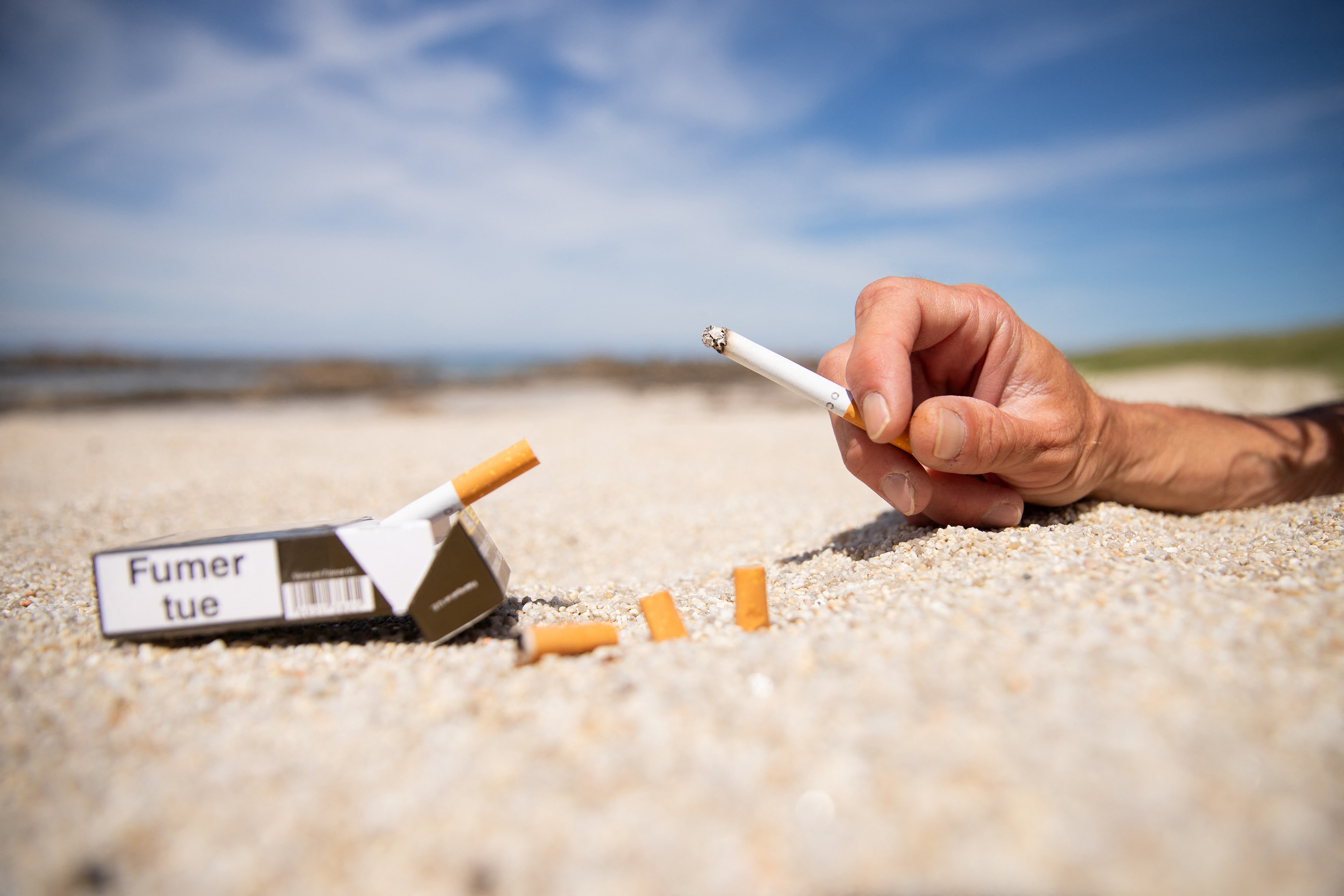 interdiction de fumer plage cigarette électronique La cigarette électronique interdite sur les plages ? main image 1
