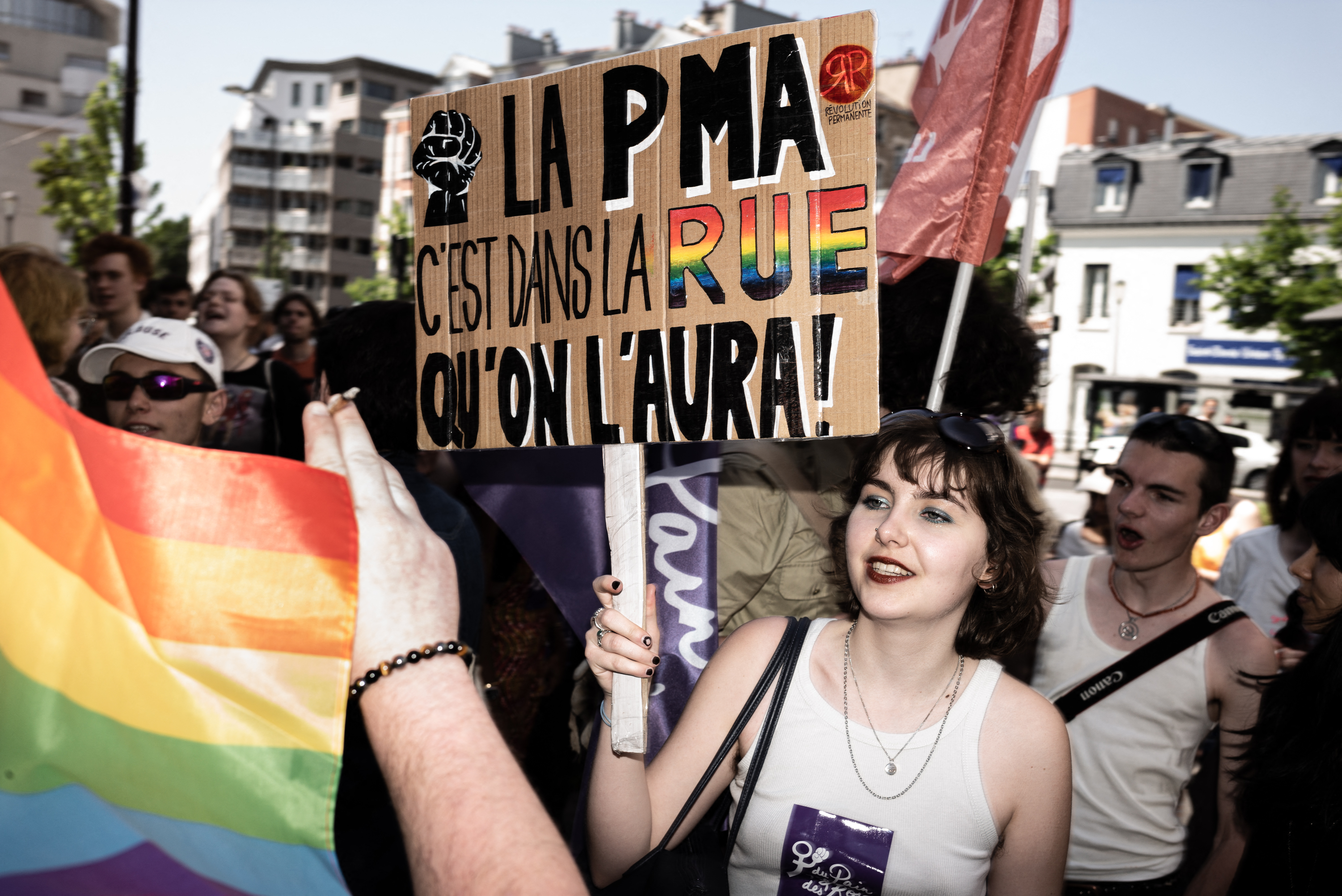 LGBT + : plusieurs milliers de personnes défilent pour la pride des  banlieues à Saint-Denis