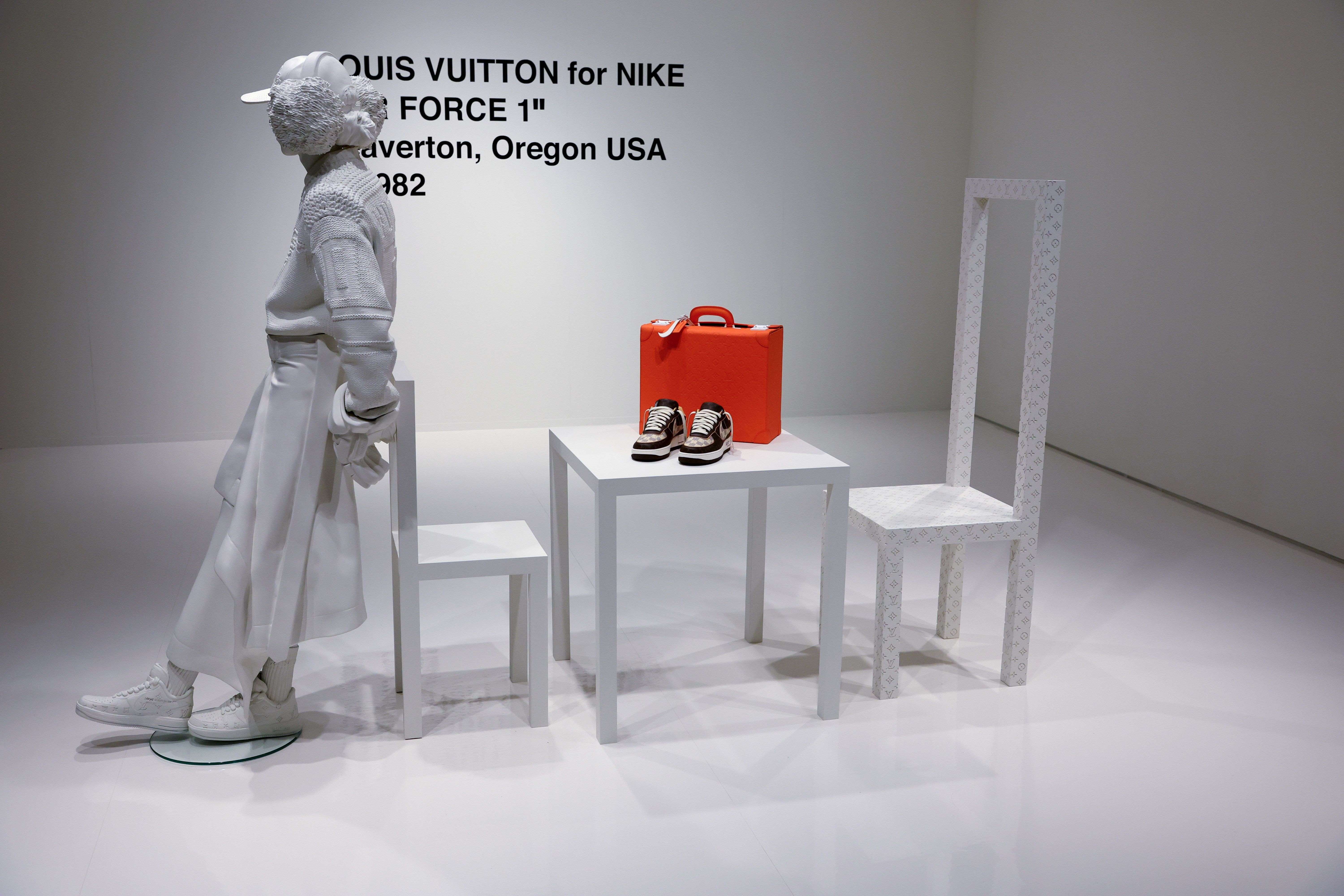 Les souliers Vuitton-Nike de Virgil Abloh vendus 25 millions
