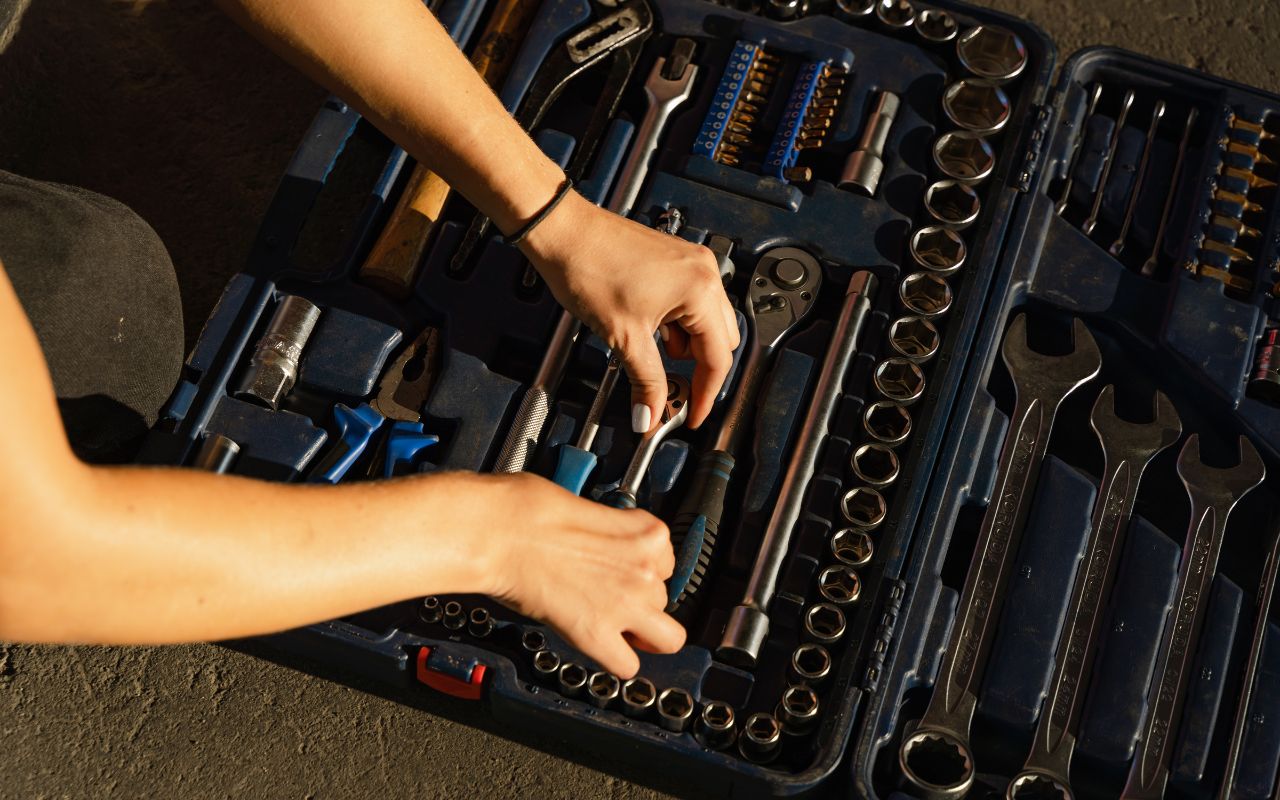 AREBOS Boîte à outils 1200 pièces Boîte à outils Coffret à outils Set à  outils : : Bricolage