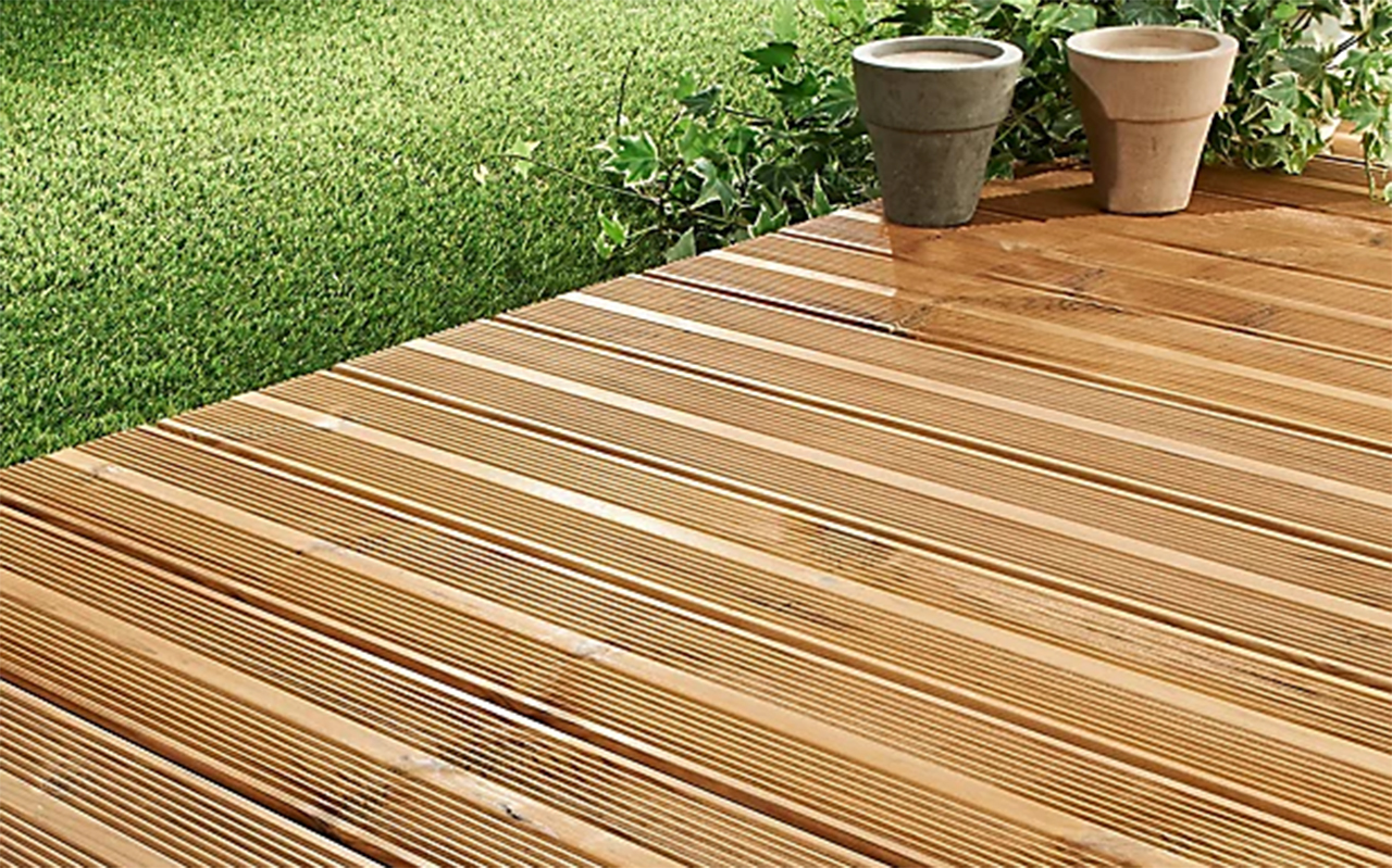 Refaites votre terrasse à petit prix grâce lames en bois à prix bas chez Castorama