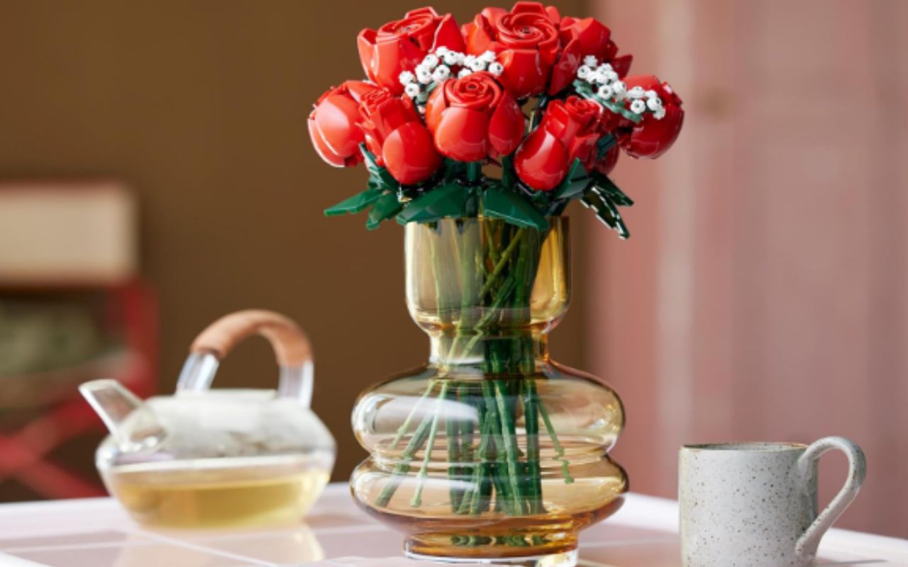 Cet étonnant bouquet de roses LEGO est le futur cadeau tendance pour la fête des Mères / Amazon