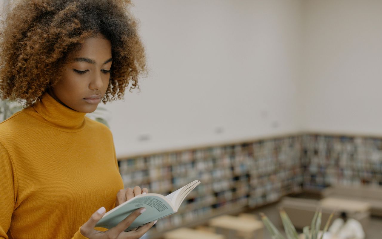 Top 8 des livres pour réussir son concours d’entrée à Sciences Po // Pexels