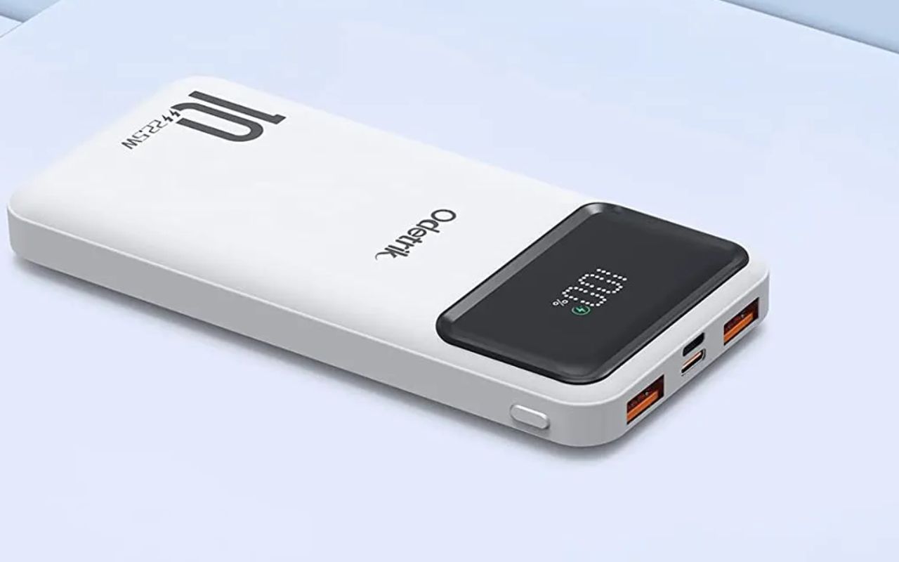 Disponible à moins de 20 euros sur Cdiscount, cette batterie externe ultra-portable recharge votre smartphone sans perdre de temps // Cdiscount