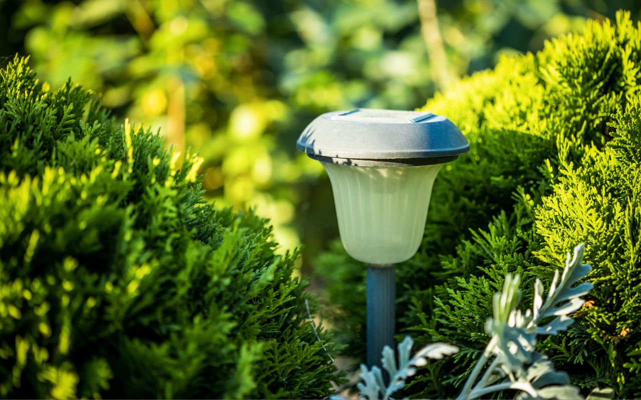 Lampe solaire étanche avec panneau solaire pour jardin - Comptoir des Lampes