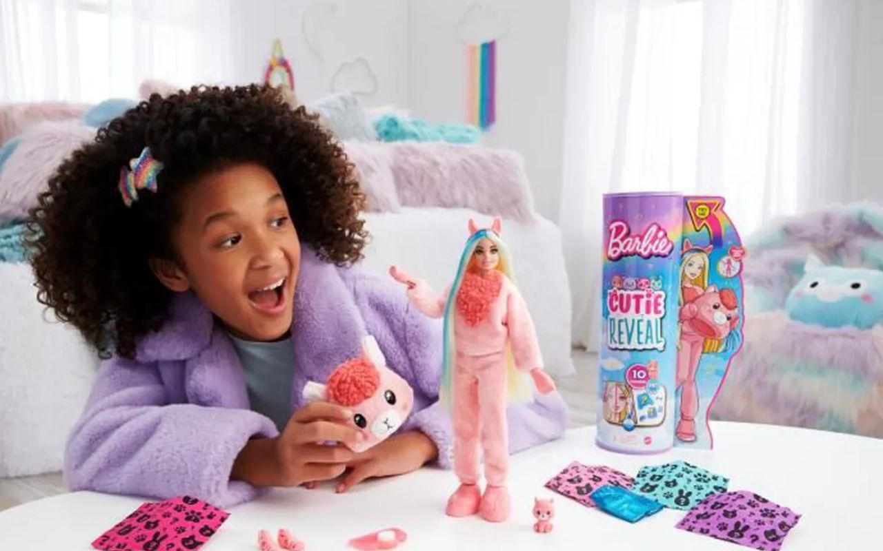 BARBIE Dressing avec poupée Barbie et accessoires pas cher 