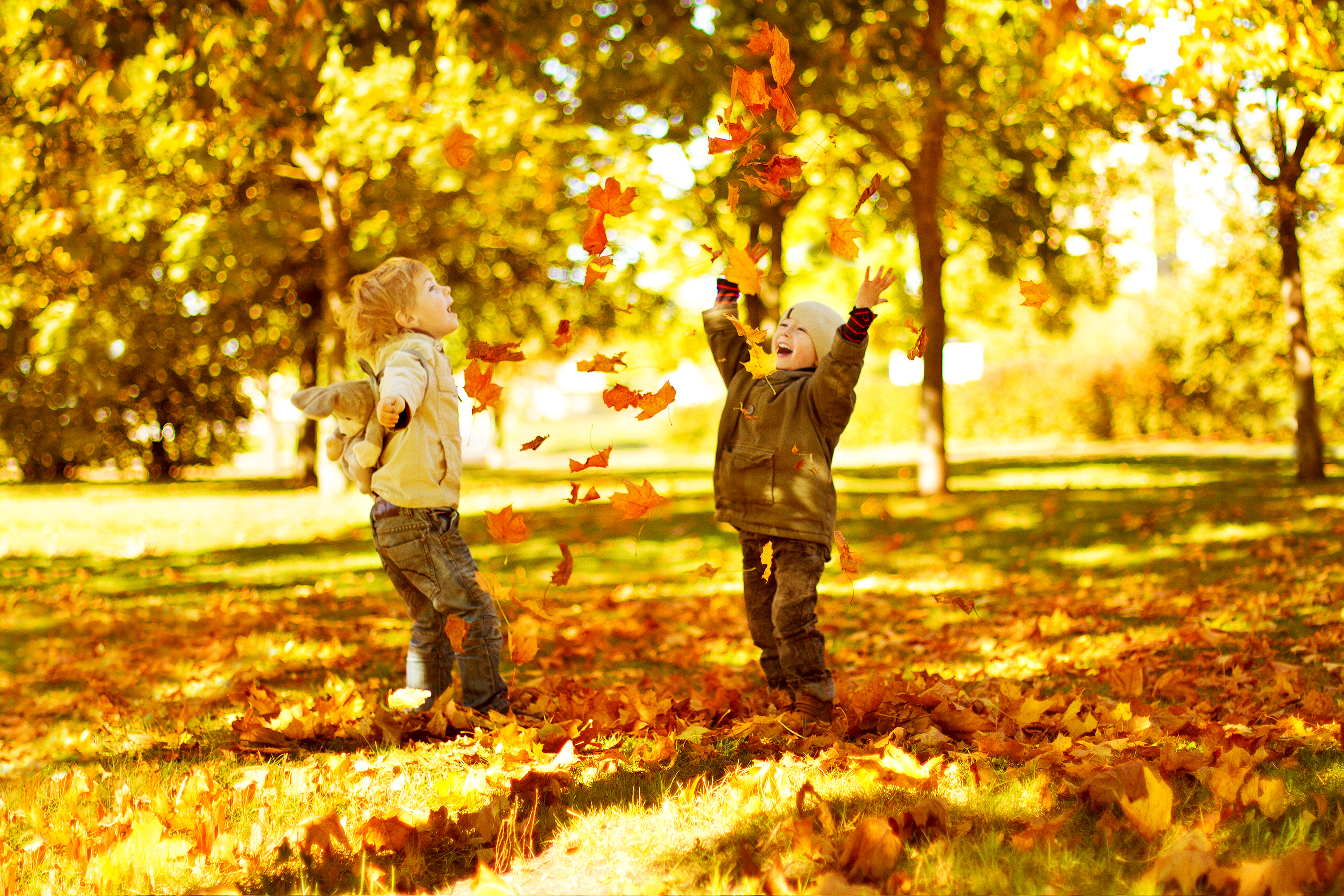 Déguisements en feuilles d'automne, Copyright (c) 2012 Inara Prusakova/Shutterstock.  No use without permission.