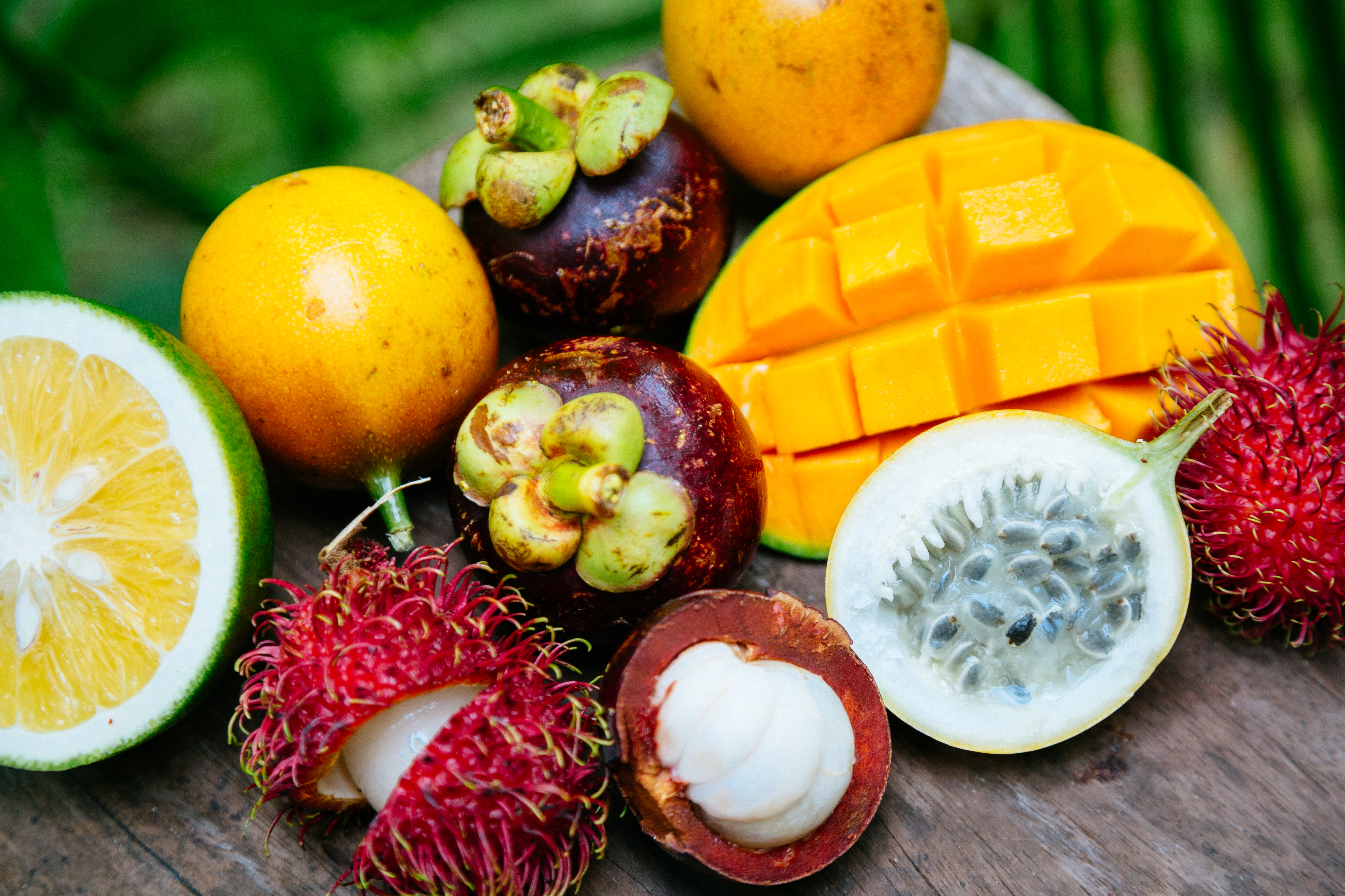 Même si on en trouve toute l’année, c’est au cœur de notre hiver métropolitain que les fruits exotiques sont récoltés. Copyright (c) Andrey Danilovich/Istock.