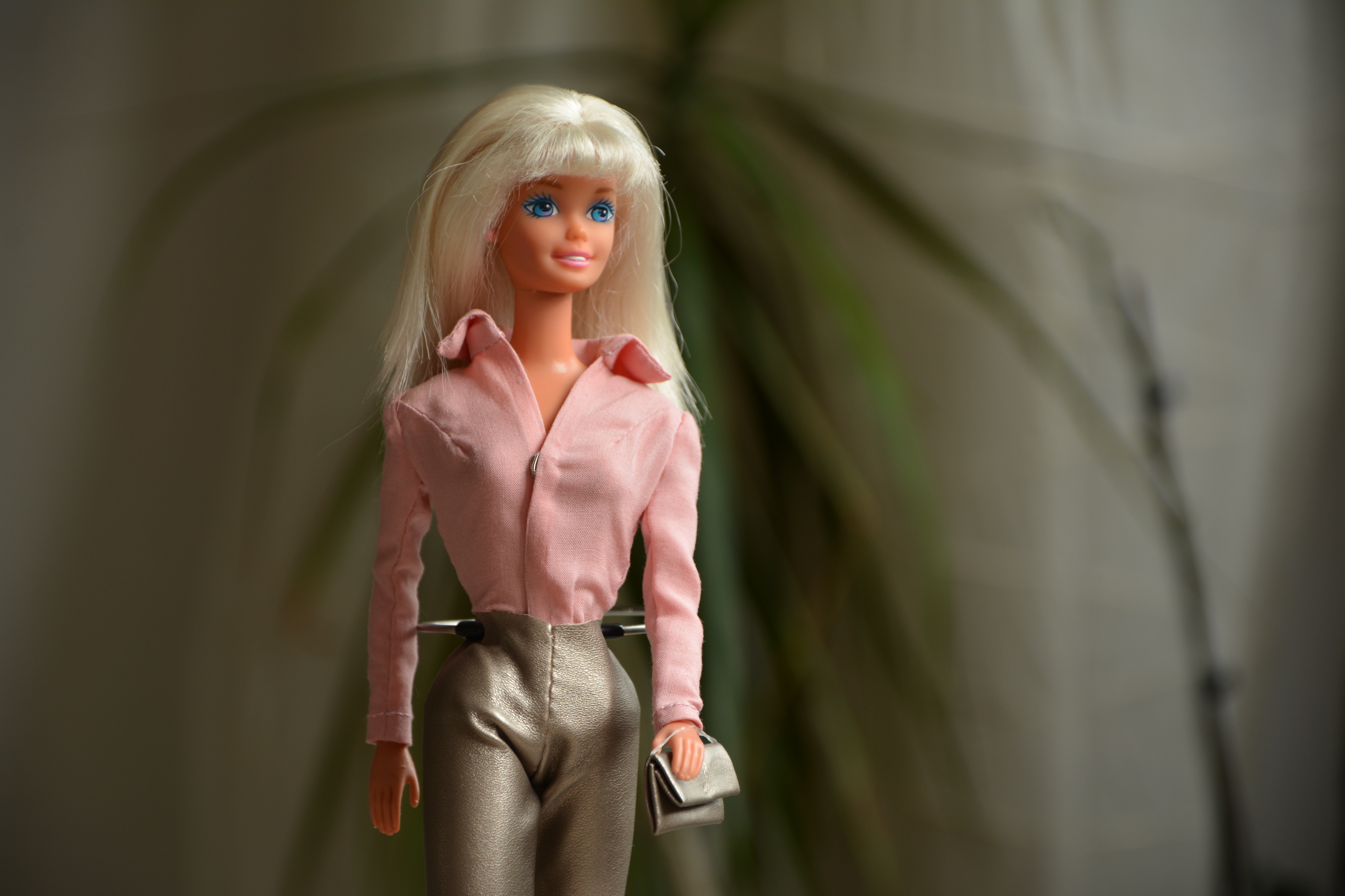 Poupée Barbie En Plastique Fauteuil Roulant Bleu