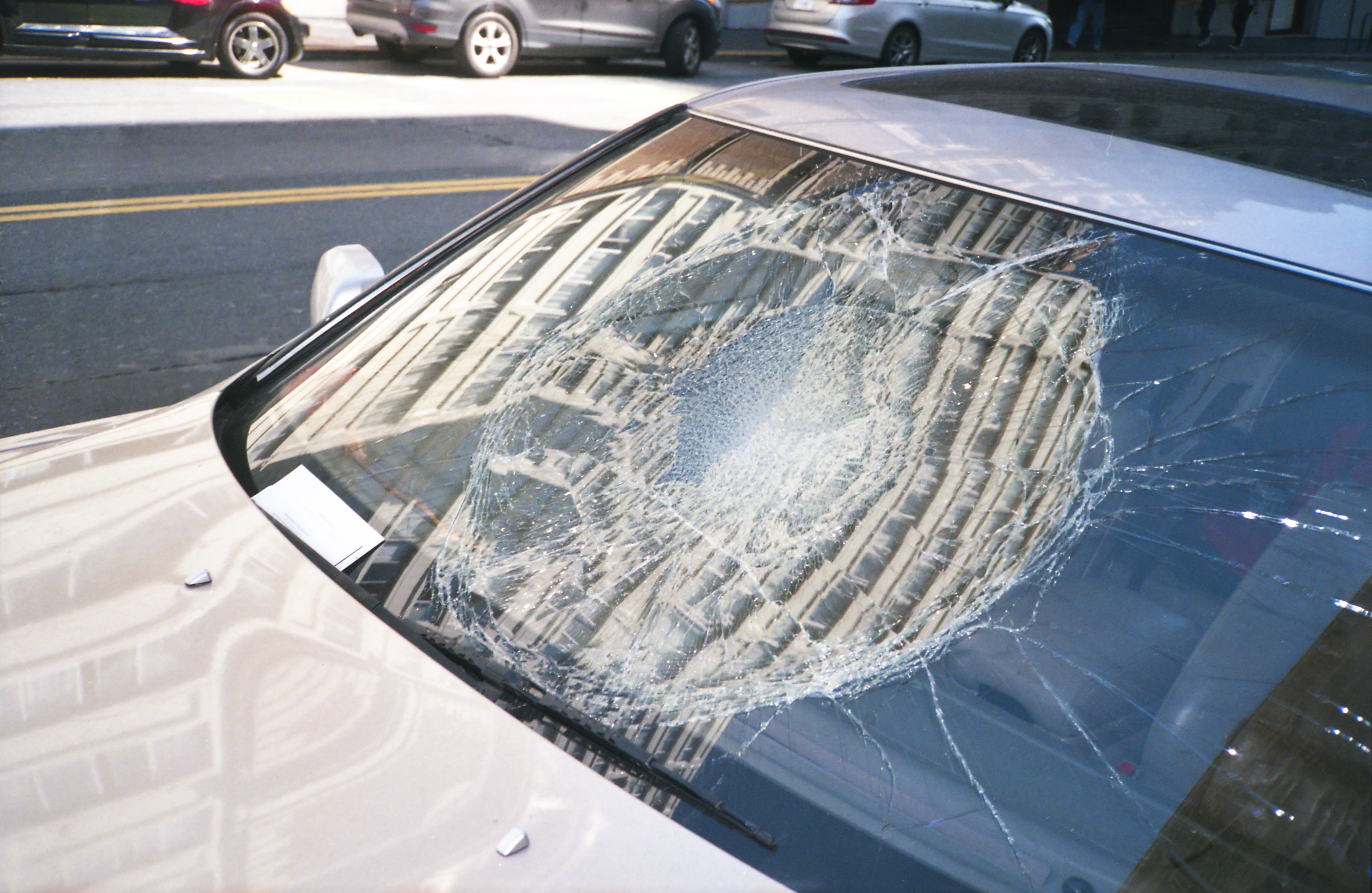 Assurance auto : bris de glace, rayures, que faire en cas de dégradations  de sa voiture? - Le Parisien