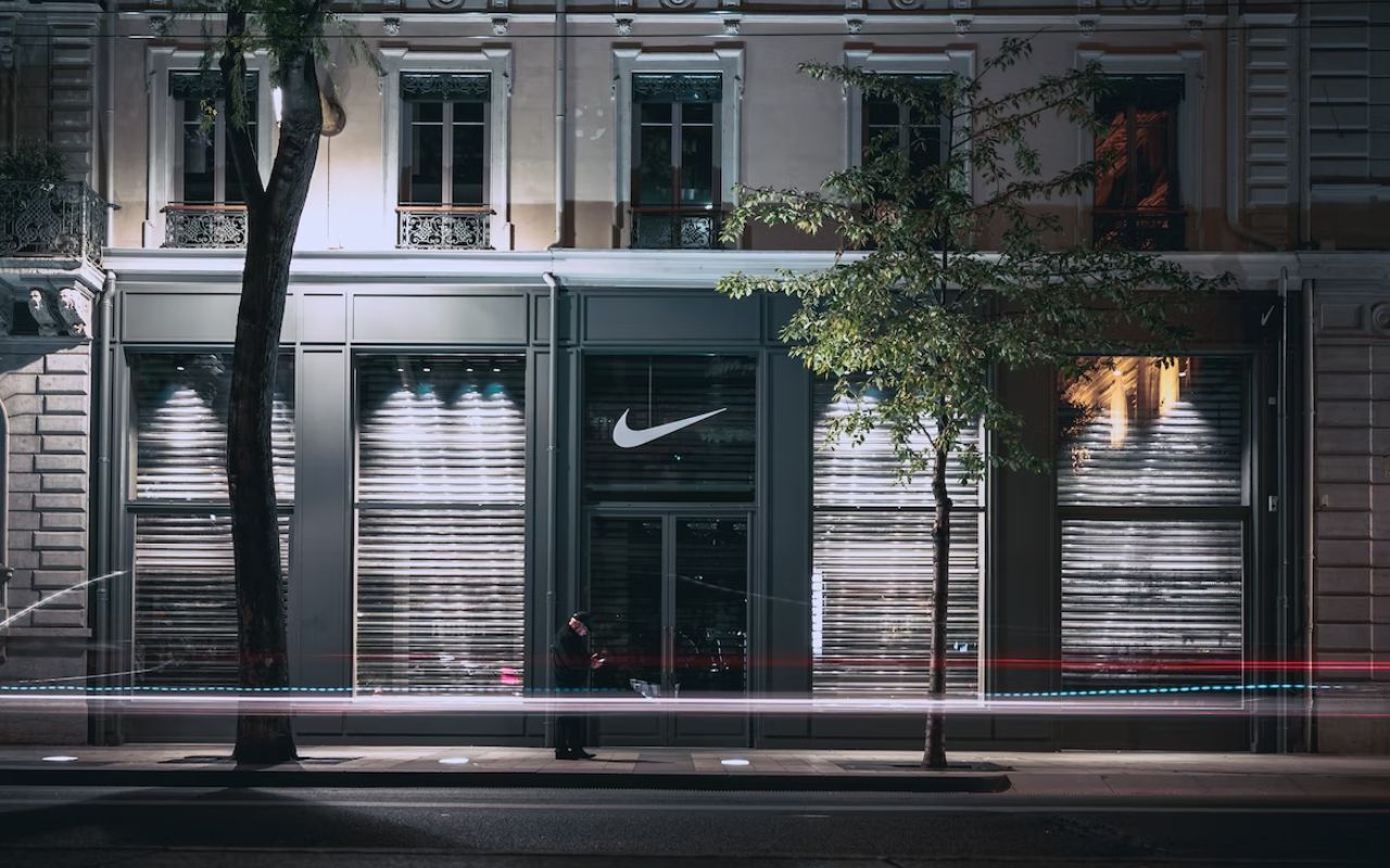 Ce pantalon de survêtement Nike est à prix dingue pendant cette vente flash  sur le site officiel - Le Parisien