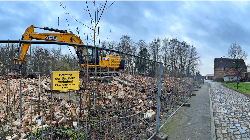 Brusendorf: Abrissarbeiten am Gutshof für neues Wohnprojekt