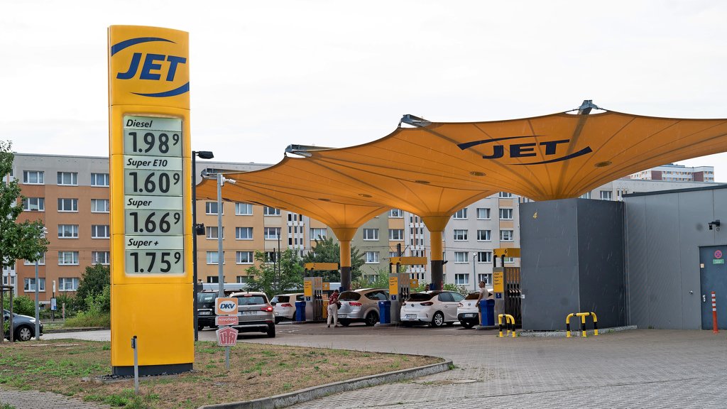 Jet Tankstelle Vape Jet zum Verkauf: Warum Öl-Konzerne ihre Tankstellen  loswerden wollen