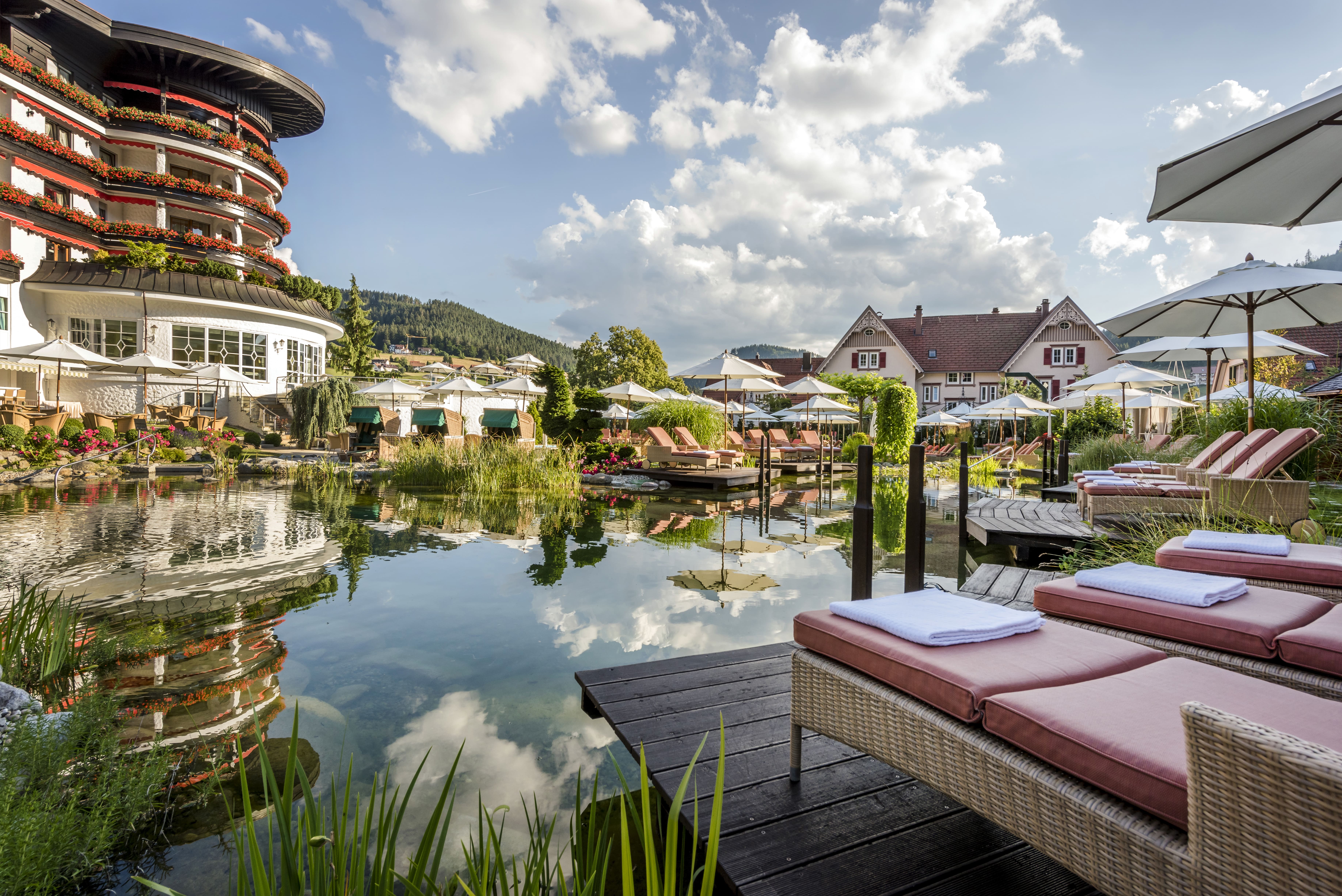 Top 10 Wellnesshotels Deutschland 2025: Die besten Spa- & Yoga-Oasen mit All-Inclusive-Tipps