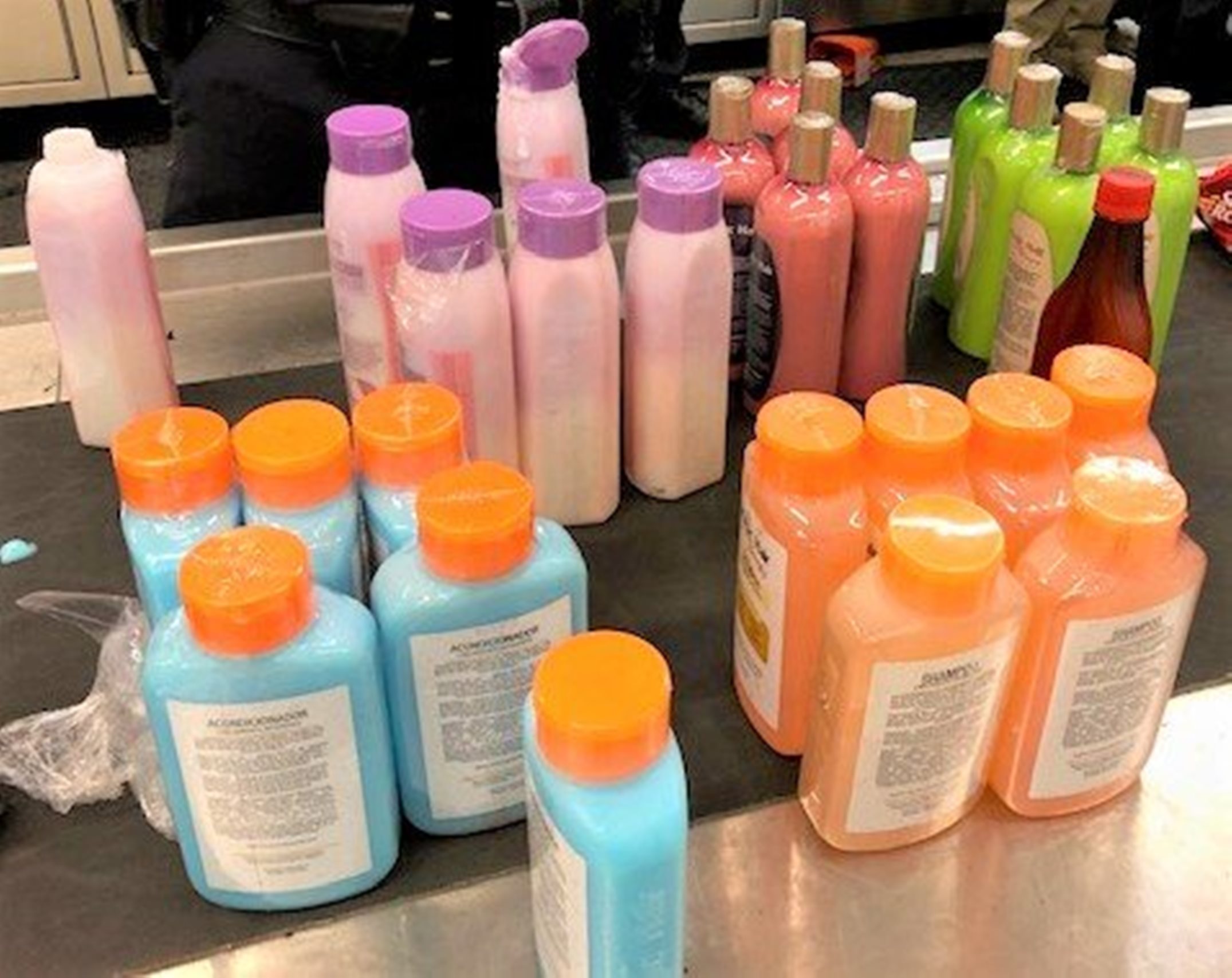 Texas: Flug-Passagier schmuggelt Koks in 24 Shampoo-Flaschen