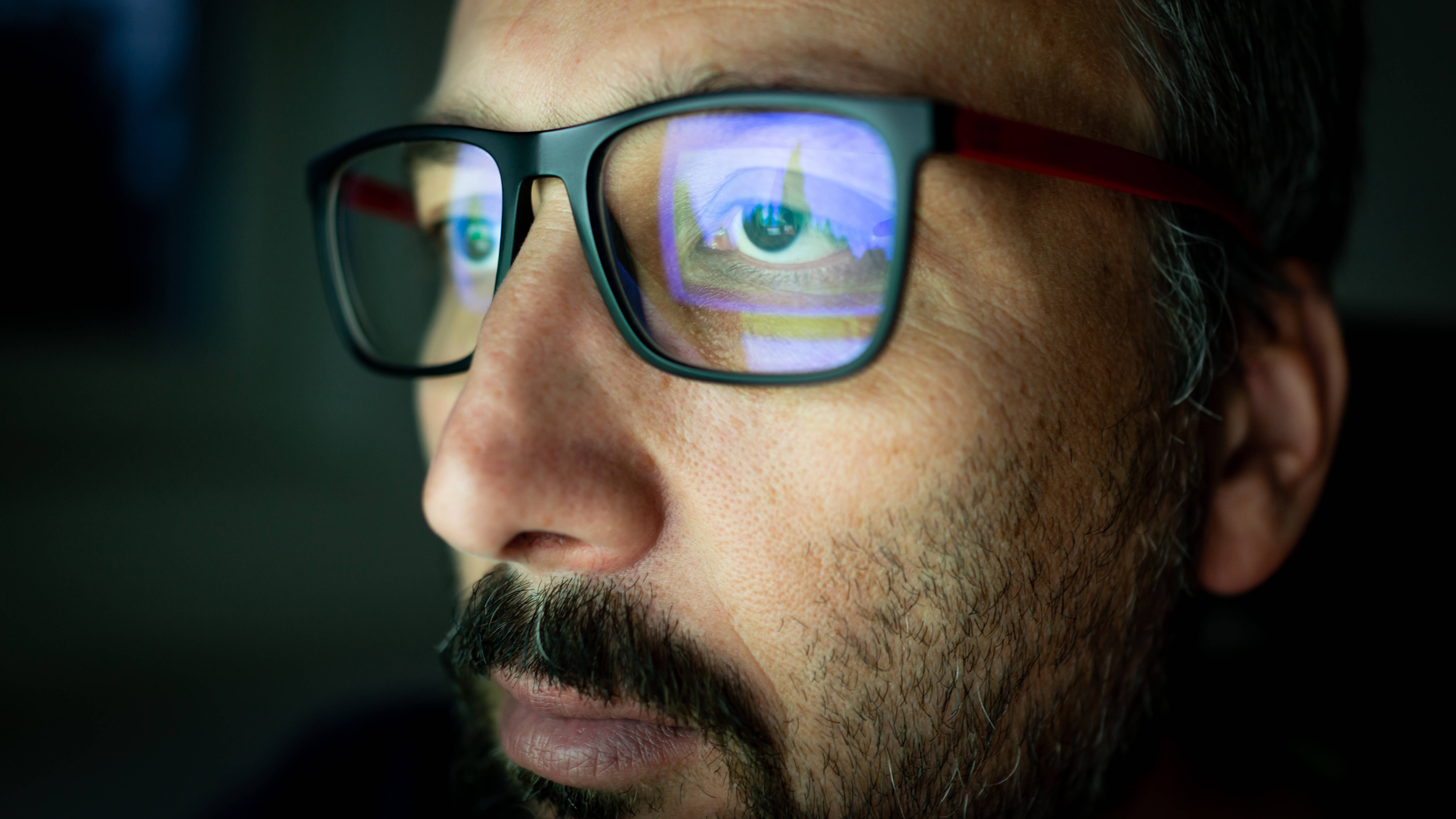Bringen Brillen mit Blaulichtfilter keine Vorteile? Studie stellt Nutzen  infrage