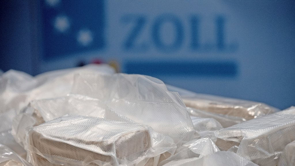 Drogenschmuggel am Flughafen Stuttgart: Mehr als zwei Kilo Kokain  sichergestellt - Stuttgart
