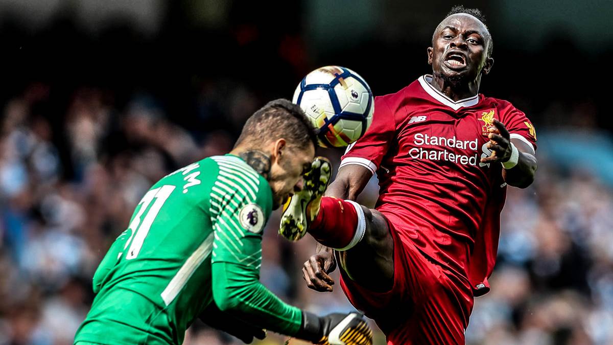 Brutaler Tritt: Manchester-Keeper Ederson schwer von Liverpools Mané  getroffen