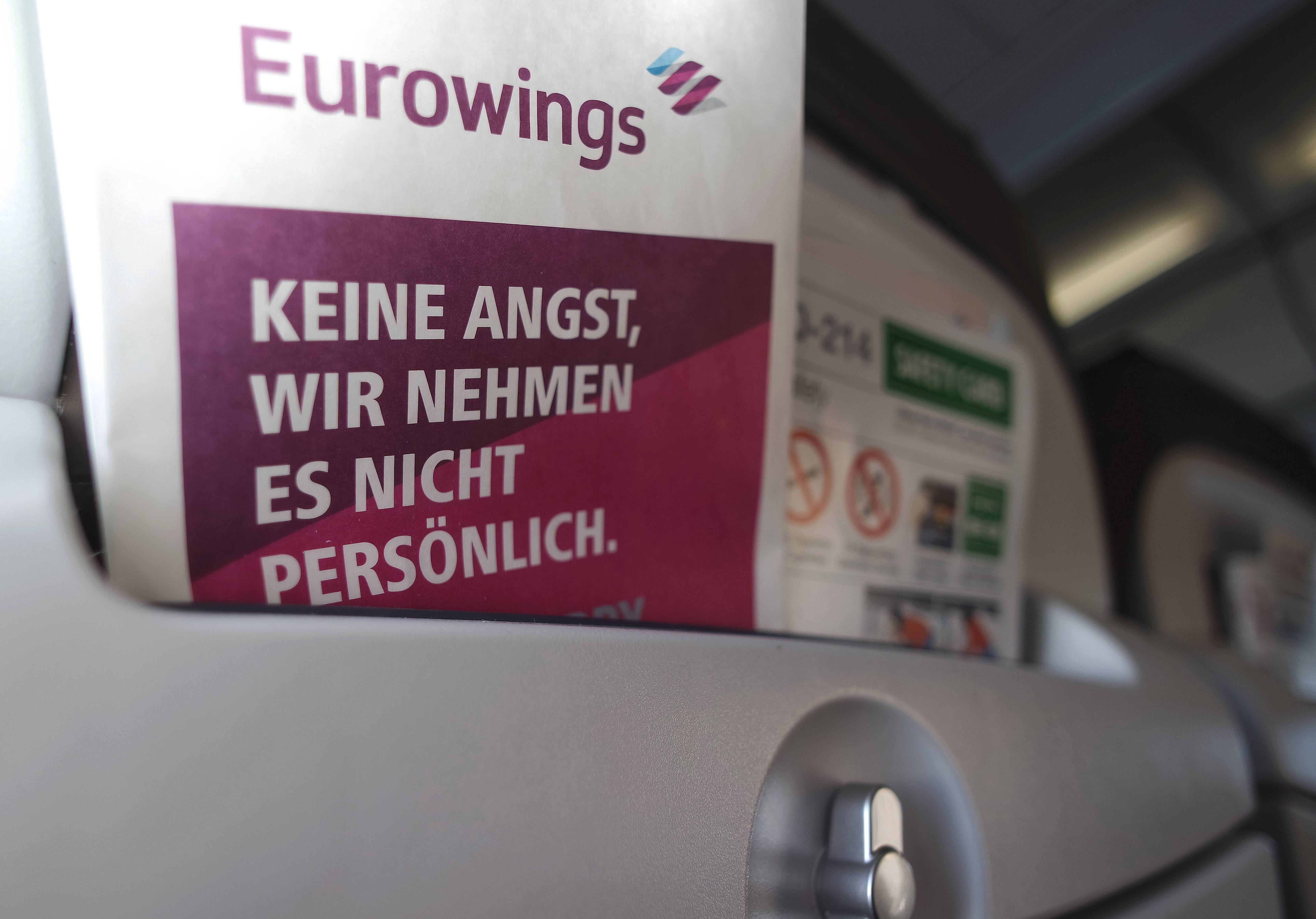 Eurowings-Passagiere müssen sich jetzt Kotztüten teilen