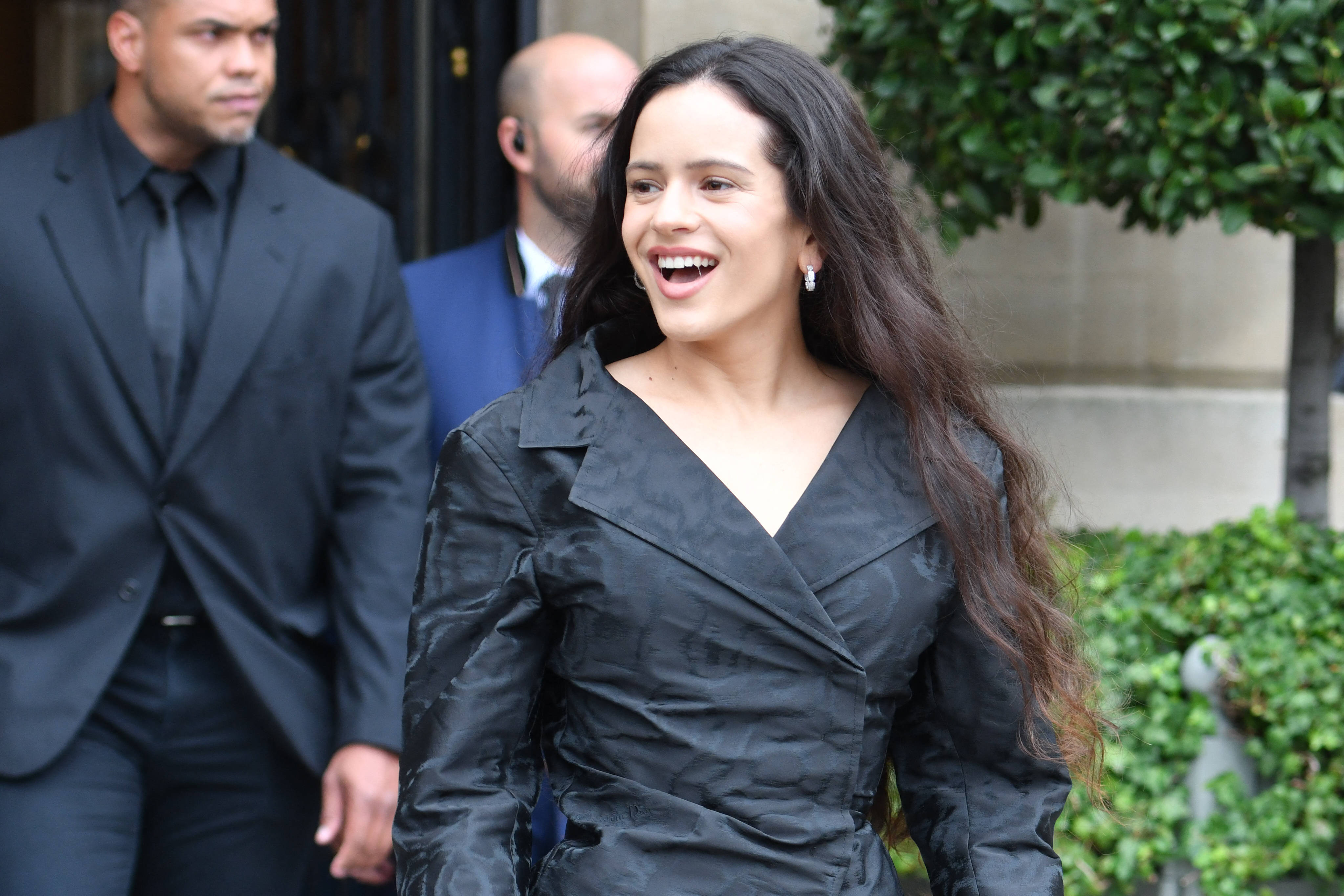 Schauspieler Emilio Sakraya und Sängerin Rosalía sind ein Paar