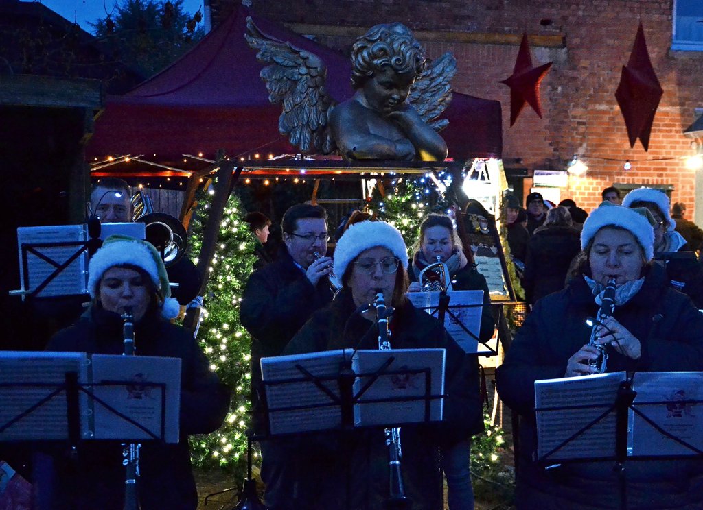 Gehrden: Weihnachtsmarkt lockt etliche Besucher auf den Hof Hundertmark