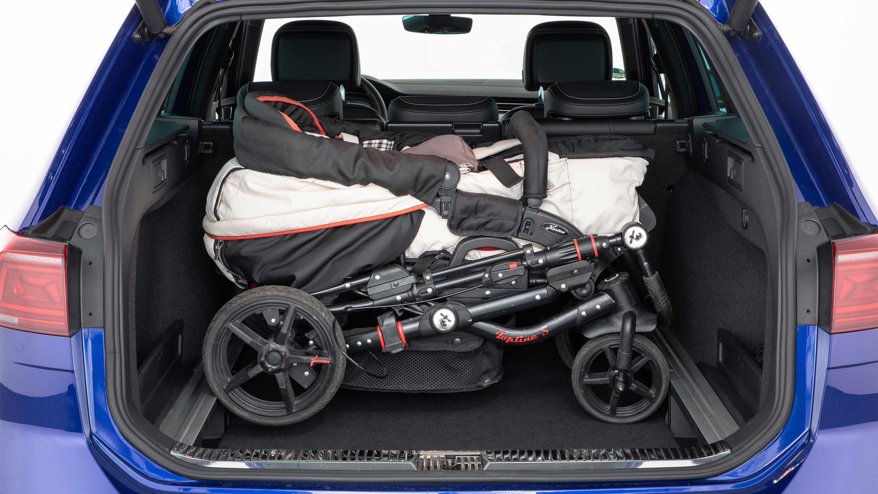 Familienautos: Wie Sie Kinderwagen und Co. gut im Kofferraum transportieren