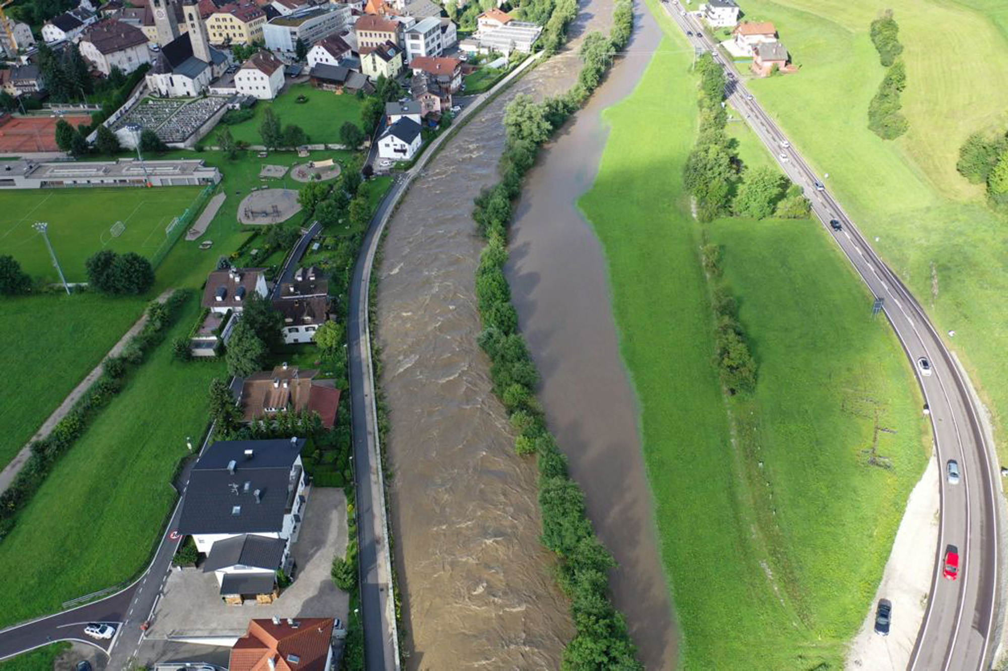 Unwetter in Südtirol: steigende Wasserpegel und Erdrutsche
