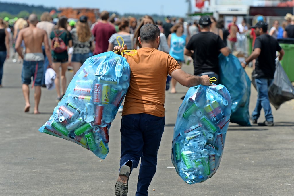 Wie ein Pfandsammler auf Festivals bis zu 23.000 Euro verdient