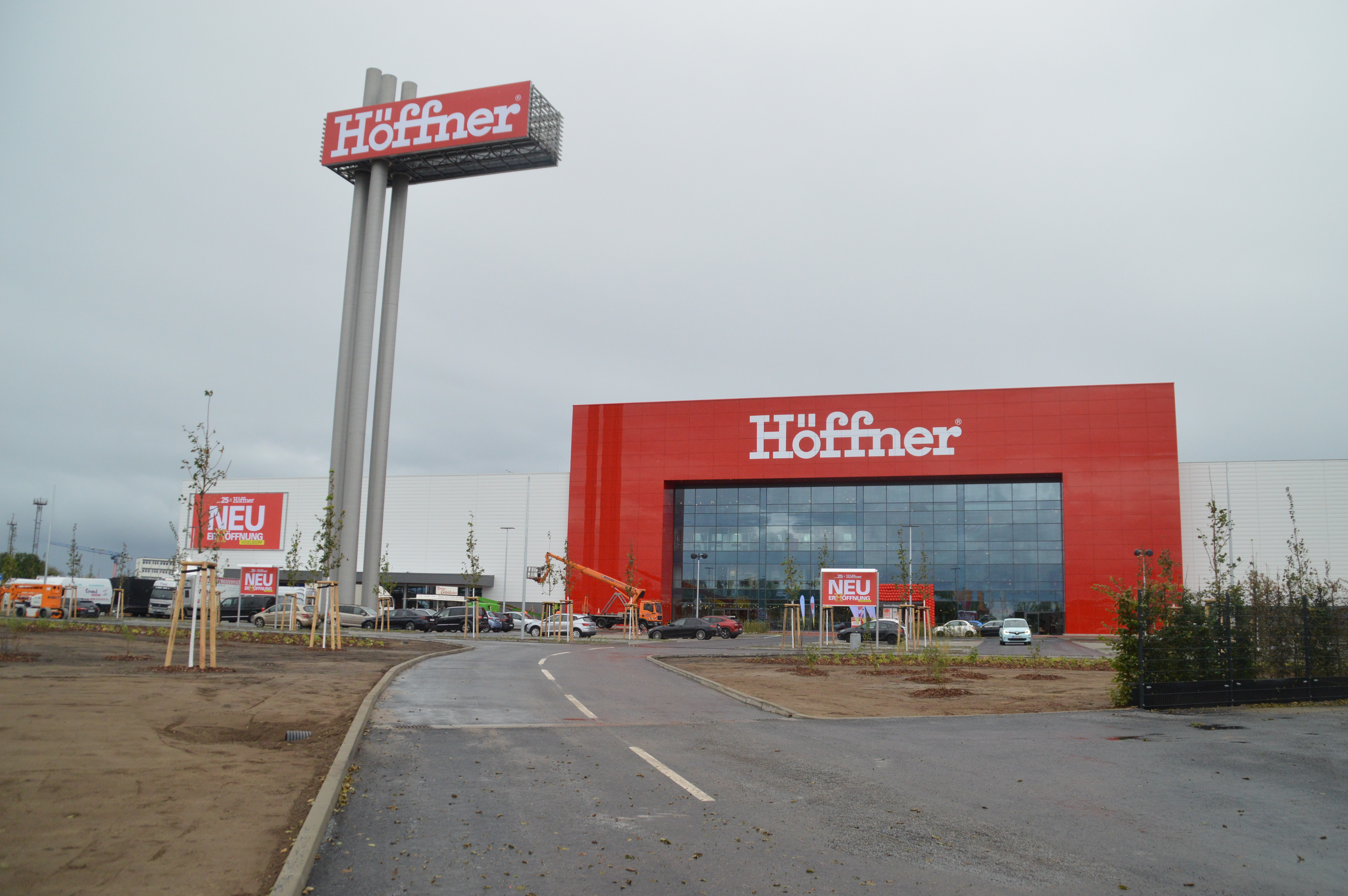 Möbel-Höffner eröffnet Einrichtungshaus am 12. September in Vogelsdorf am Berliner Ring