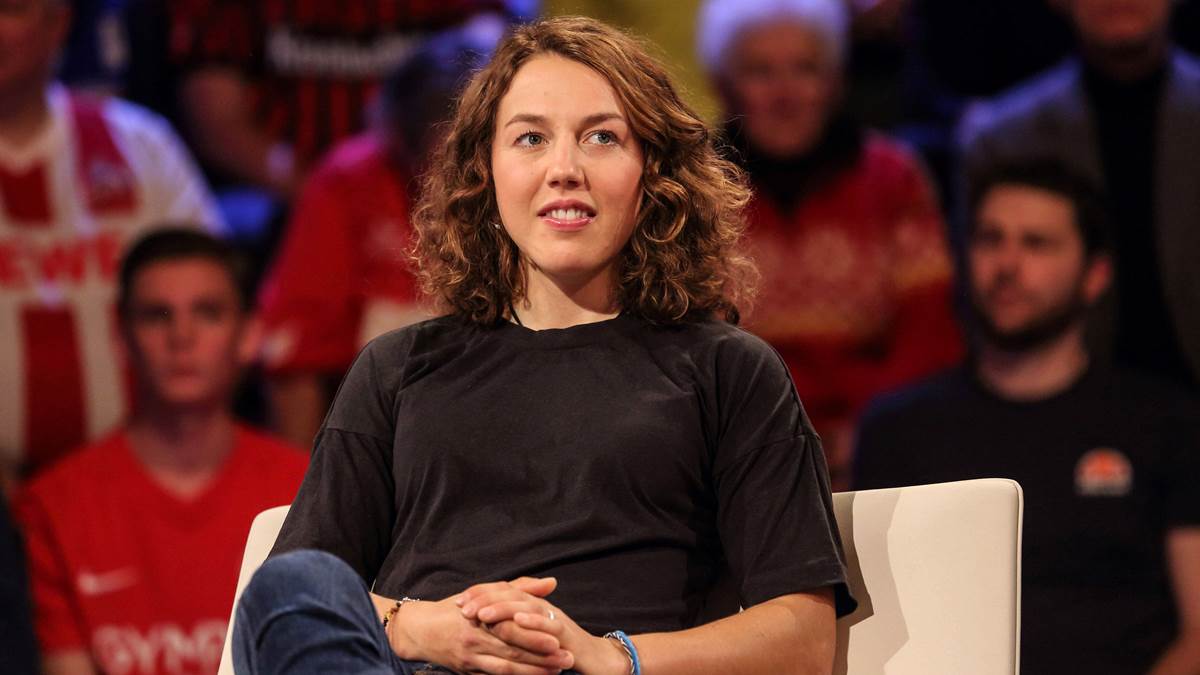 Ex-Biathlon-Ass Laura Dahlmeier beklagt frühen Bundesliga-Neustart:  "Pervers oder typisch Fußball"