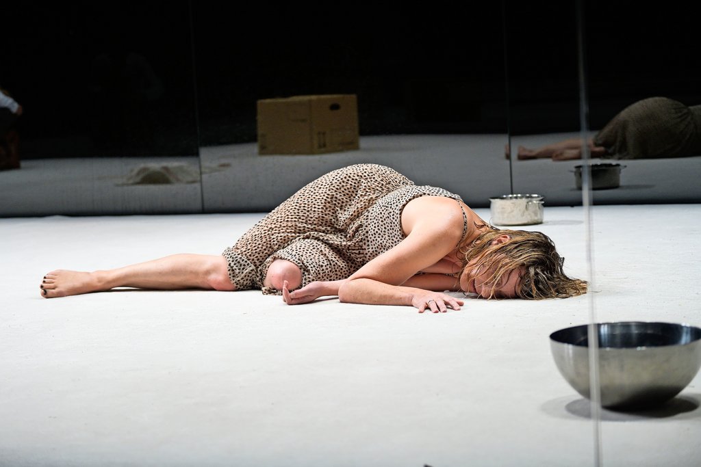 Caroline Peters brilliert an der Berliner Schaubühne in Yerma 