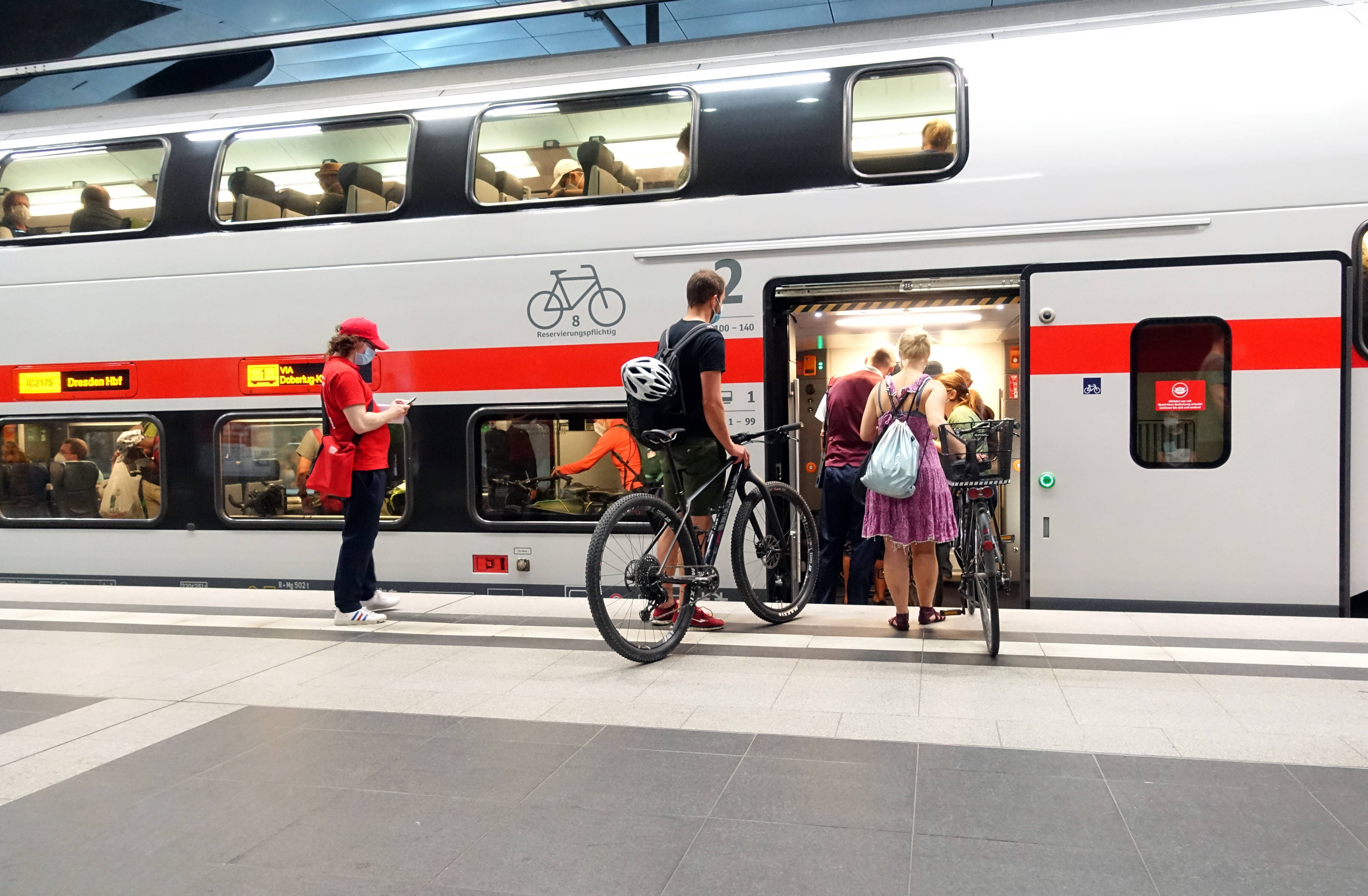 Mit dem Fahrrad S- und U-Bahn nutzen –