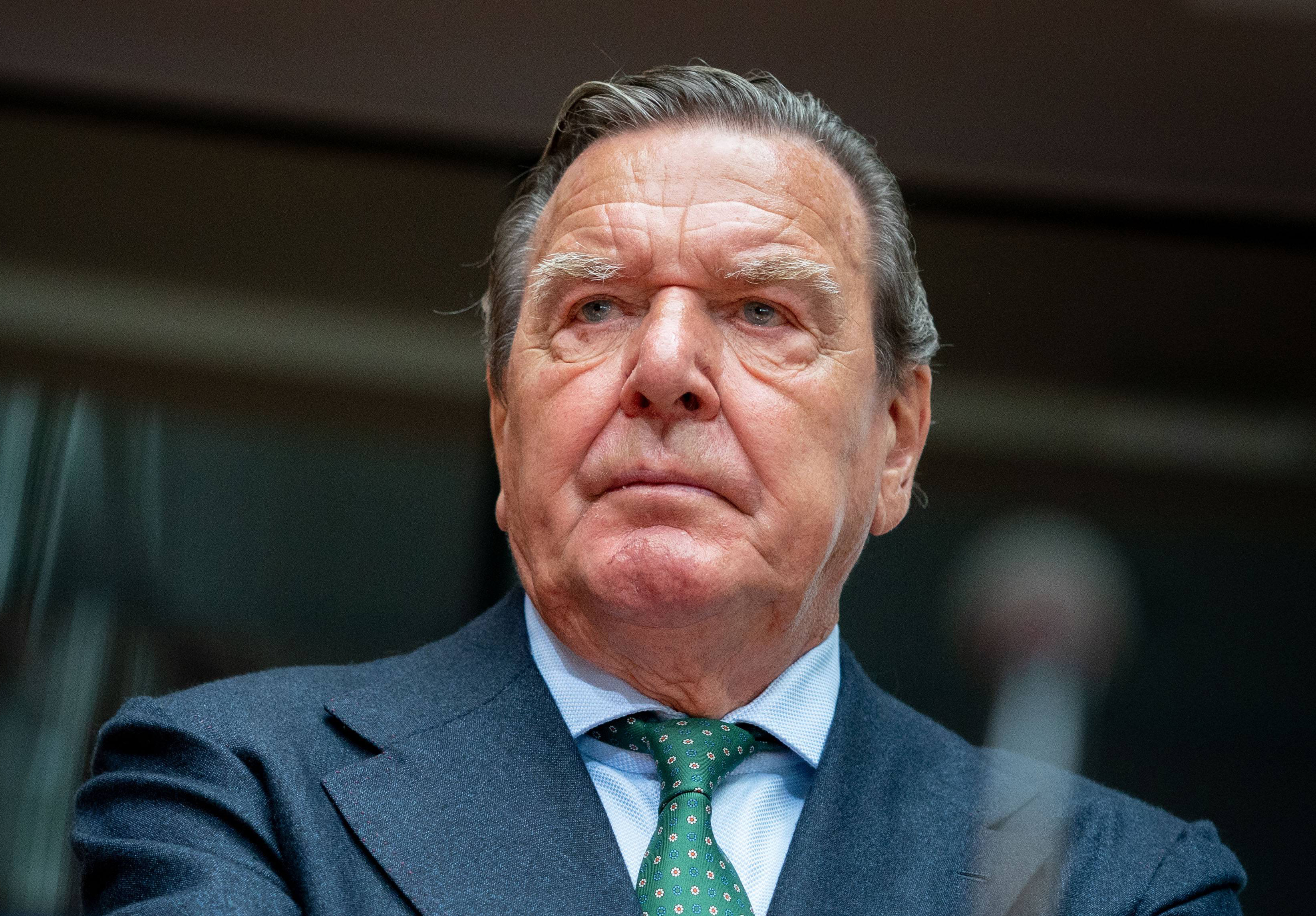 Gerhard Schröder zu „Gesprächen über Energiepolitik“ in Moskau