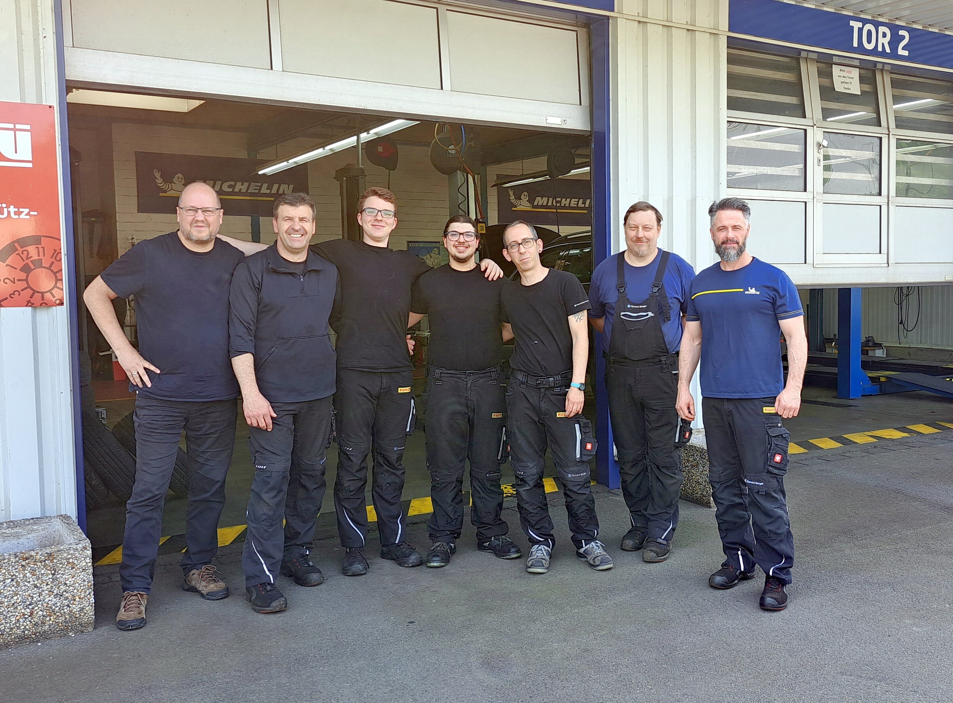 Rus ayol bilan baland poshnali jinsiy aloqa