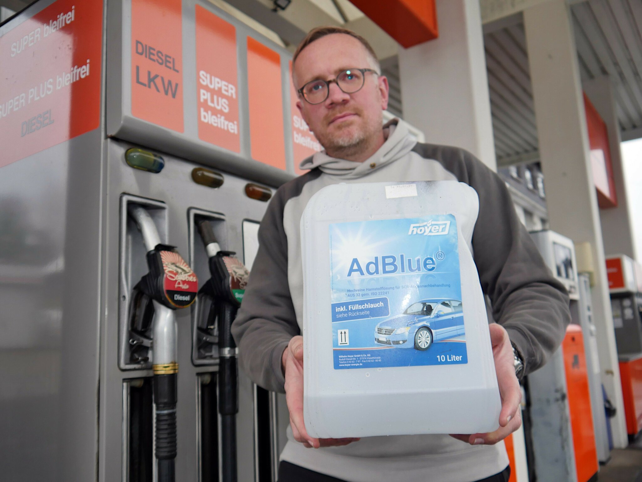 Zusatz „AdBlue“ ist derzeit Mangelware: Diesel-Fahrern droht der Stillstand