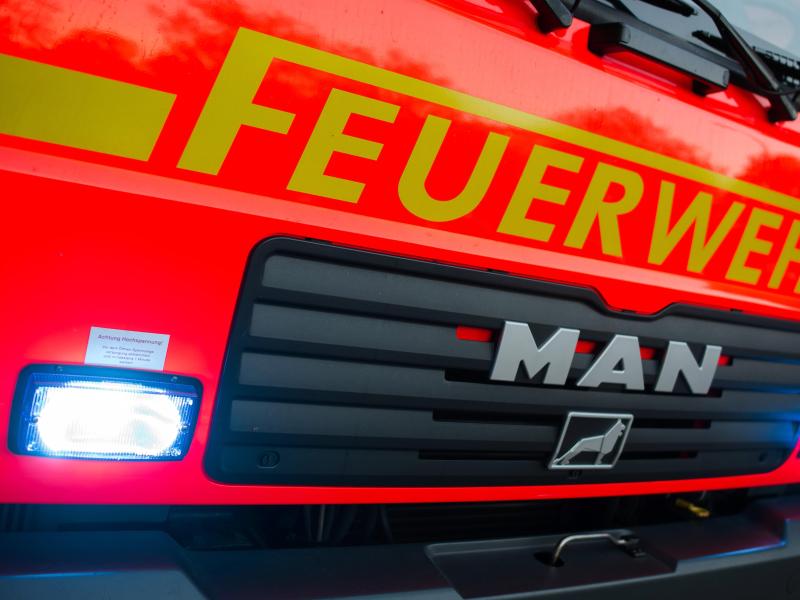 Feuer im E-Auto: Wie Feuerwehren komplizierte Akku-Brände löschen