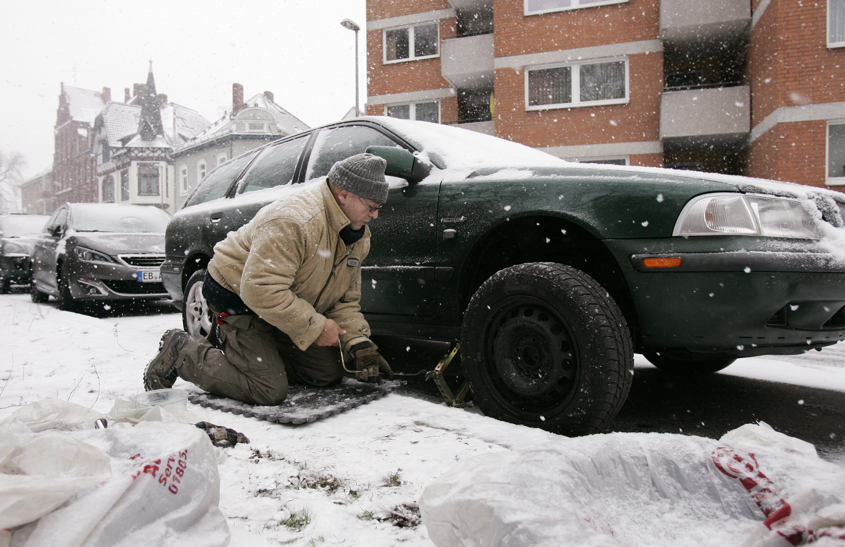 Autofahren bei Schnee und Glatteis: Tipps für Autofahrer im Winter